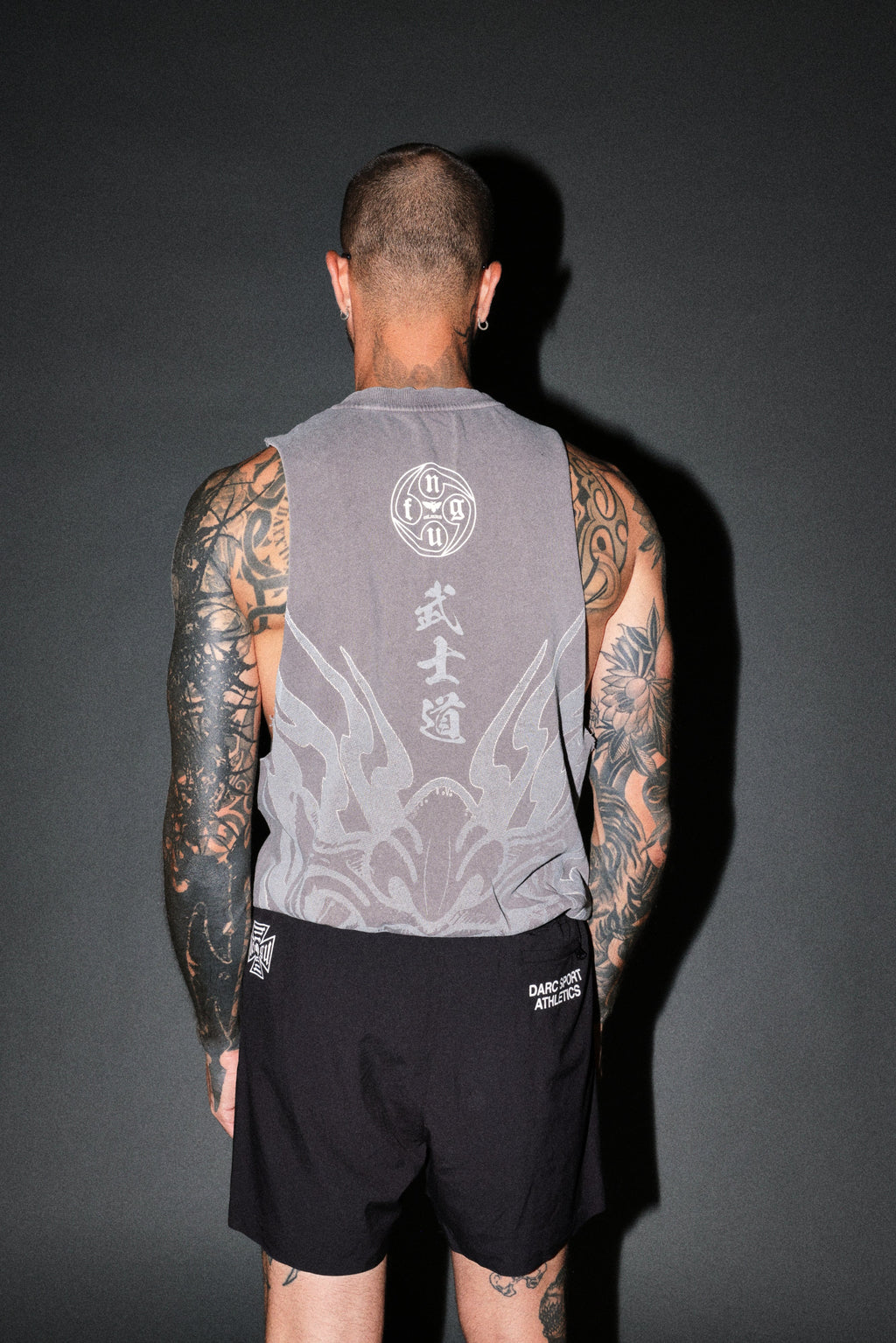 Half Mask Tommy Muscle Tee in Slate Gray — imagem 4