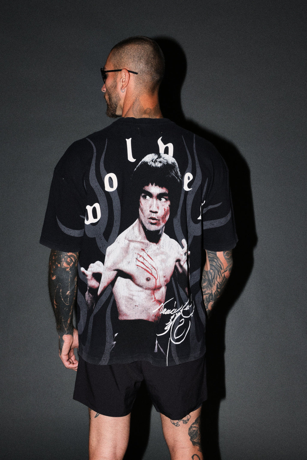 Bruce Lee Flame Premium Oversized Tee in Black — imagem 4