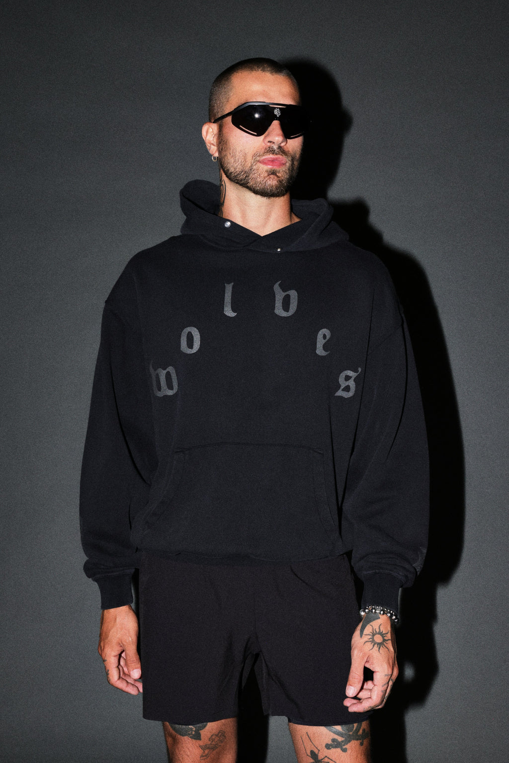 Scorpion Fire Pierce Hoodie in Black — imagem 2