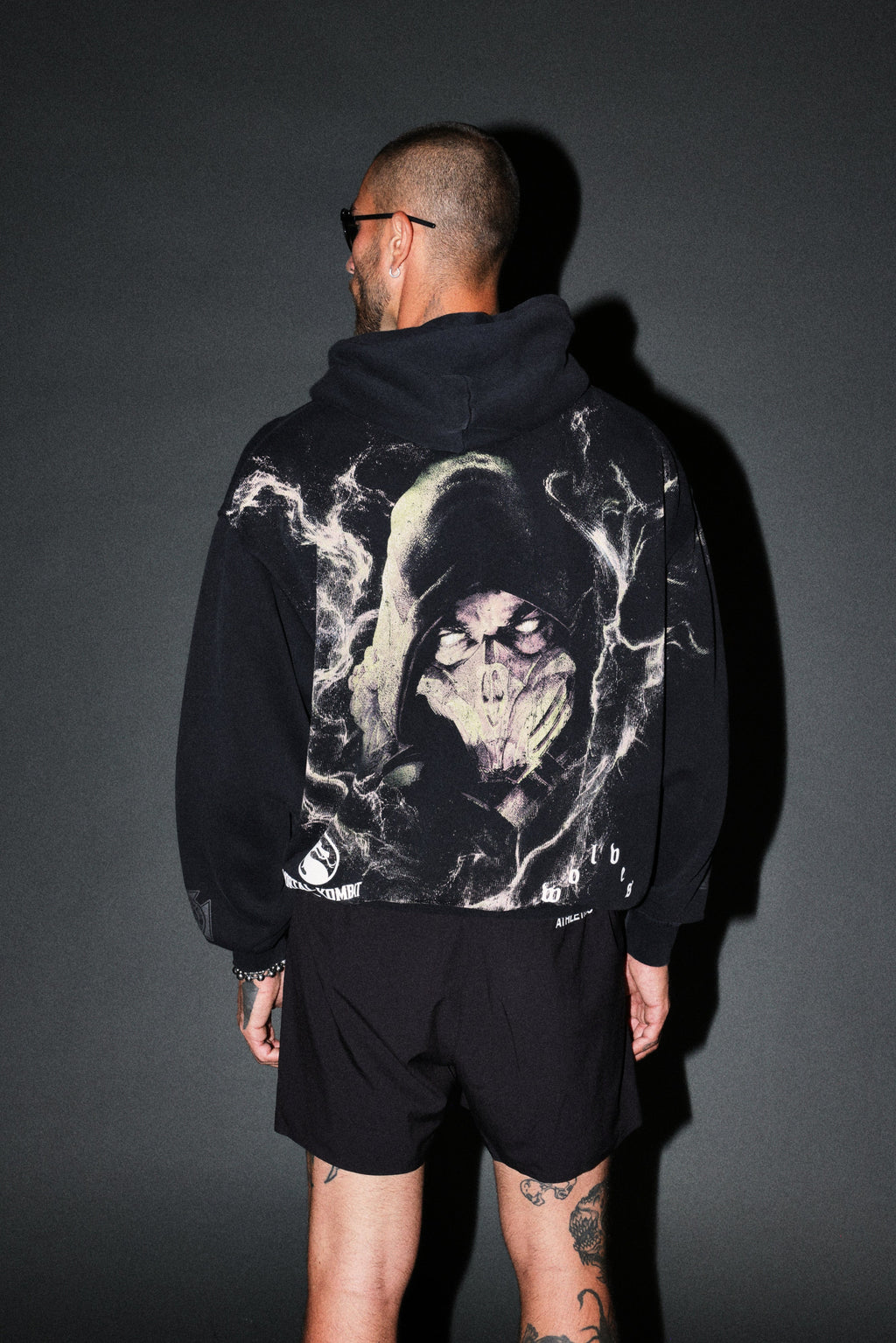 Scorpion Fire Pierce Hoodie in Black — imagem 4
