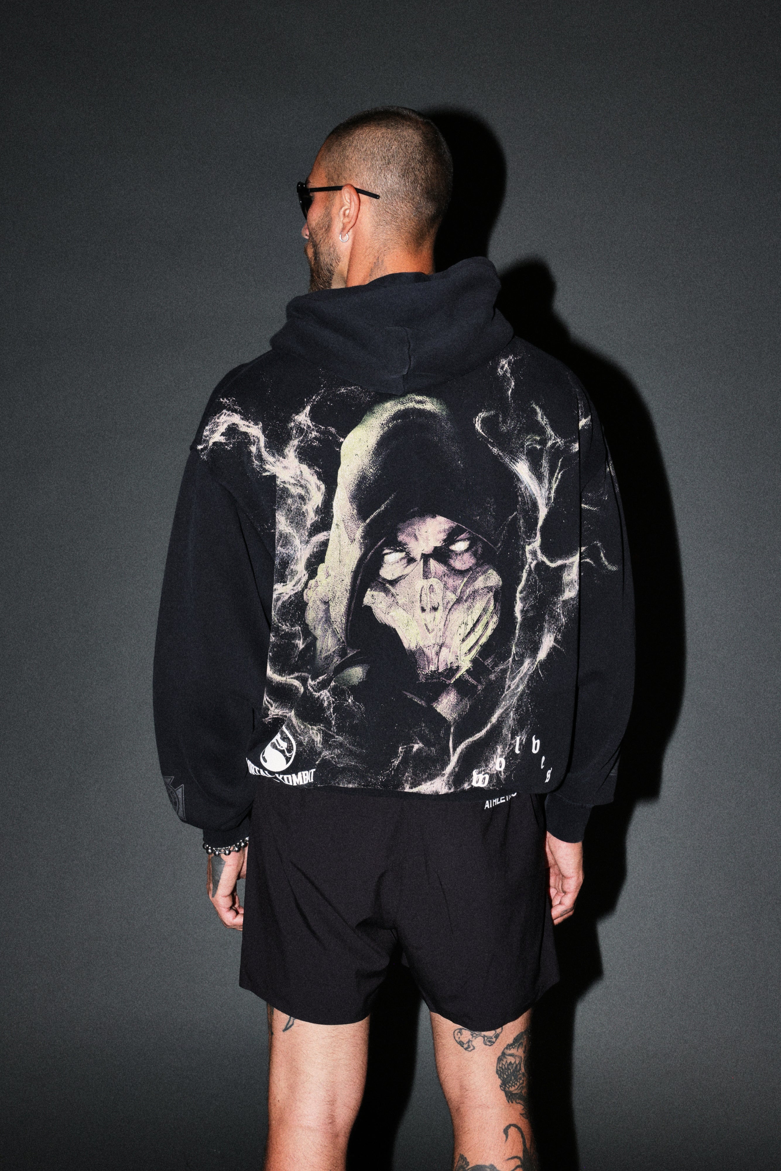 Scorpion Fire Pierce Hoodie in Black — imagem 4