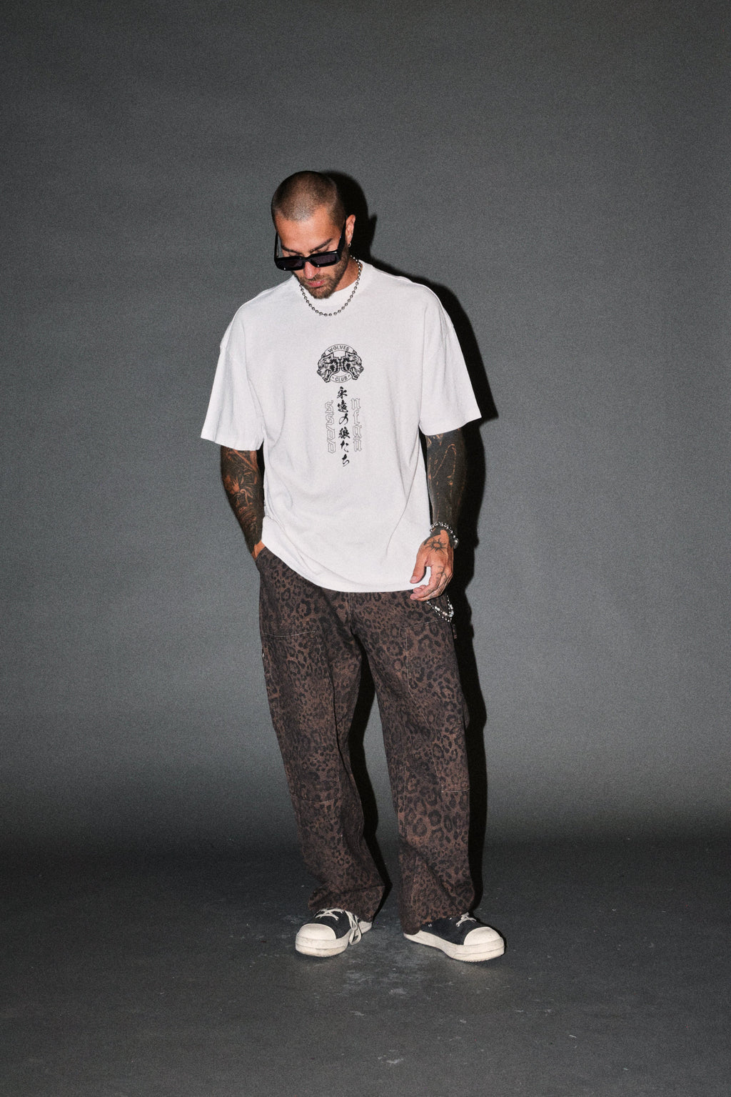 Kazoku Okami Premium Oversized Tee in White — imagem 5