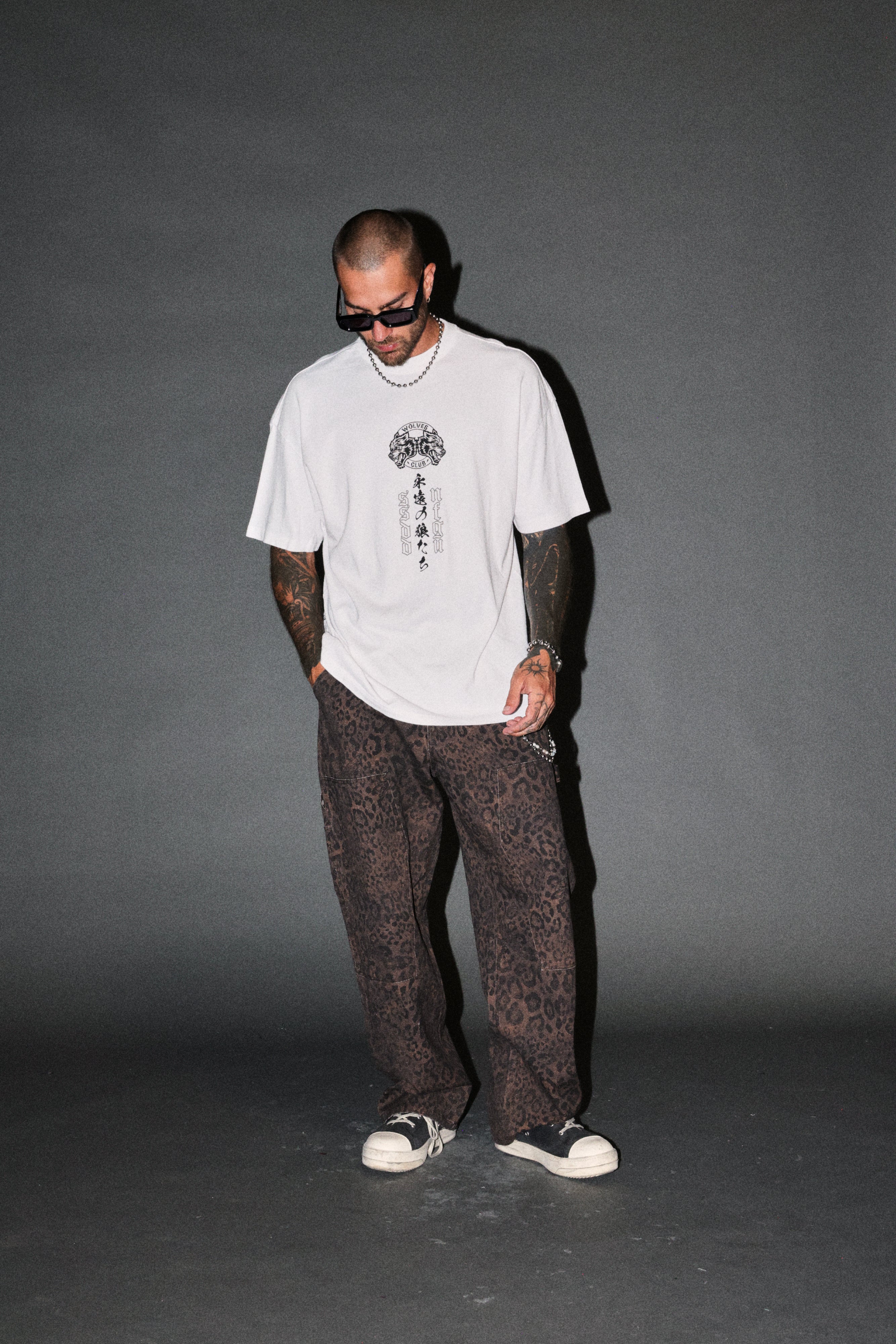 Kazoku Okami Premium Oversized Tee in White — imagem 5