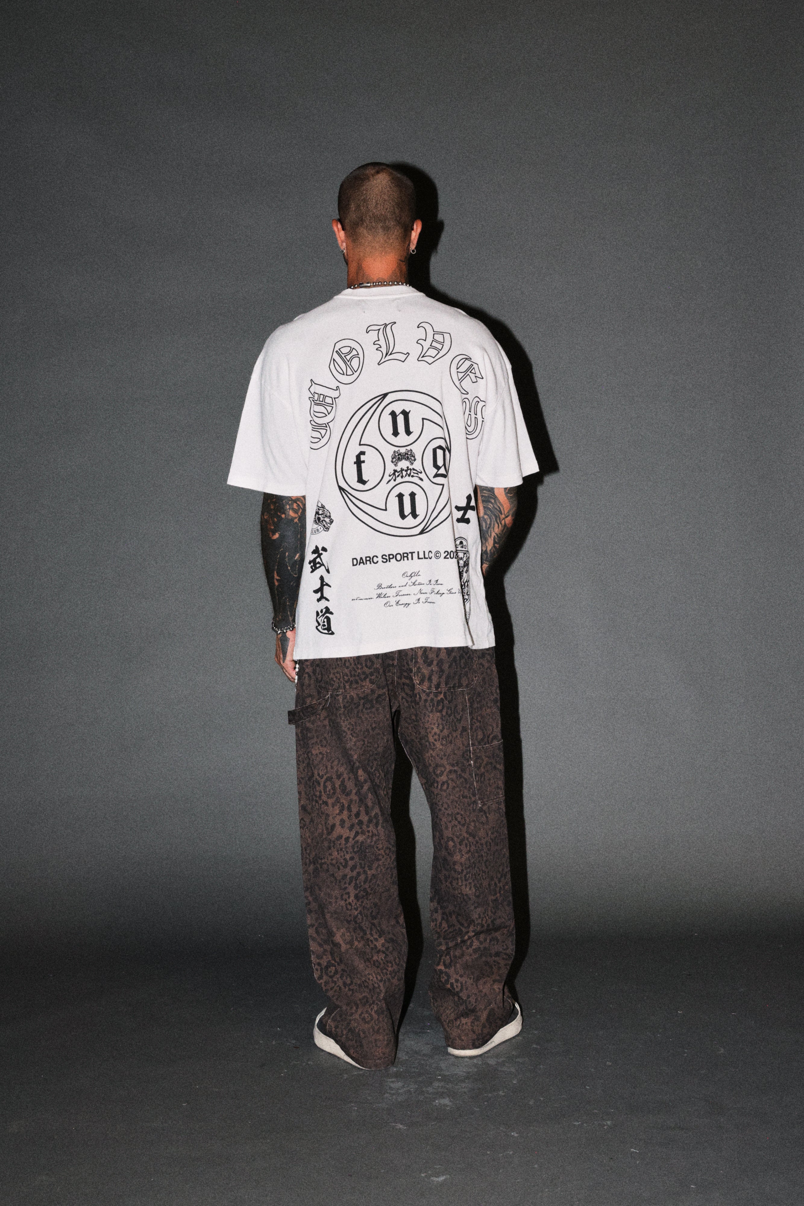 Kazoku Okami Premium Oversized Tee in White — imagem 6