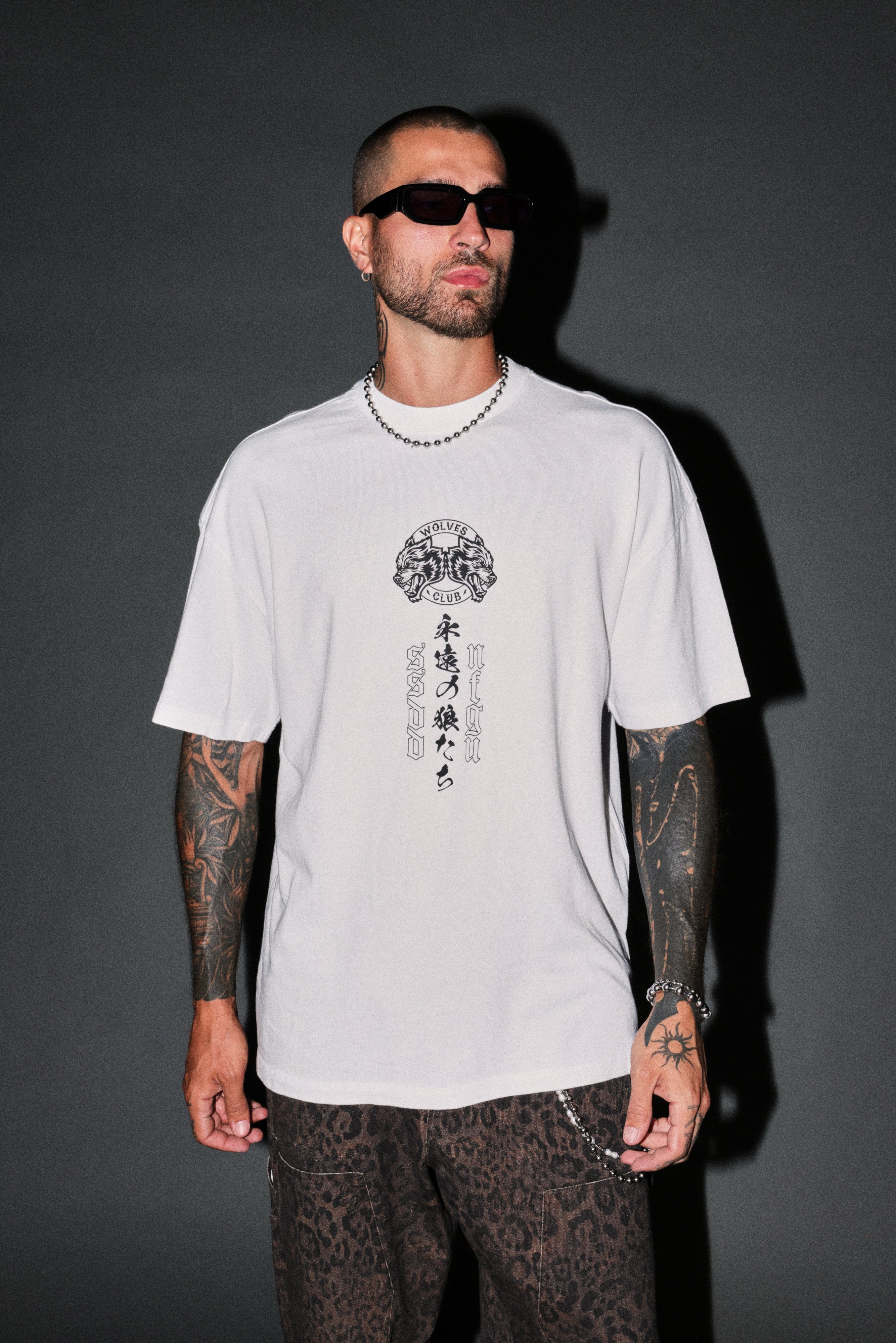 Kazoku Okami Premium Oversized Tee in White — imagem 2