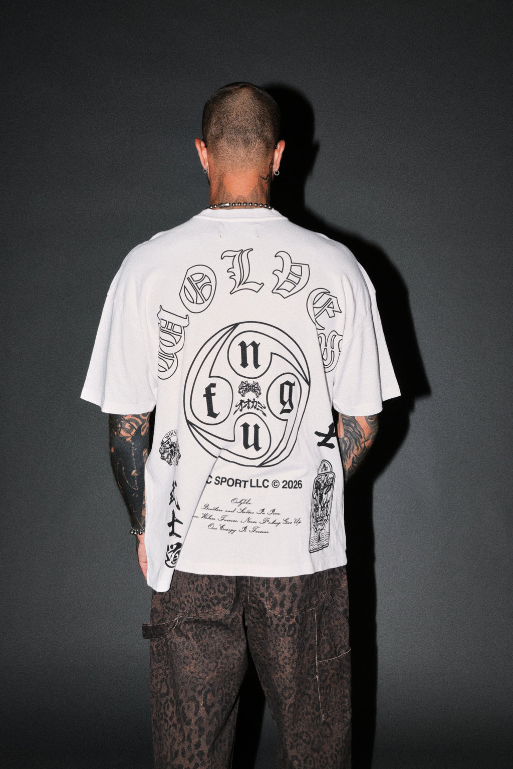 Kazoku Okami Premium Oversized Tee in White — imagem 4