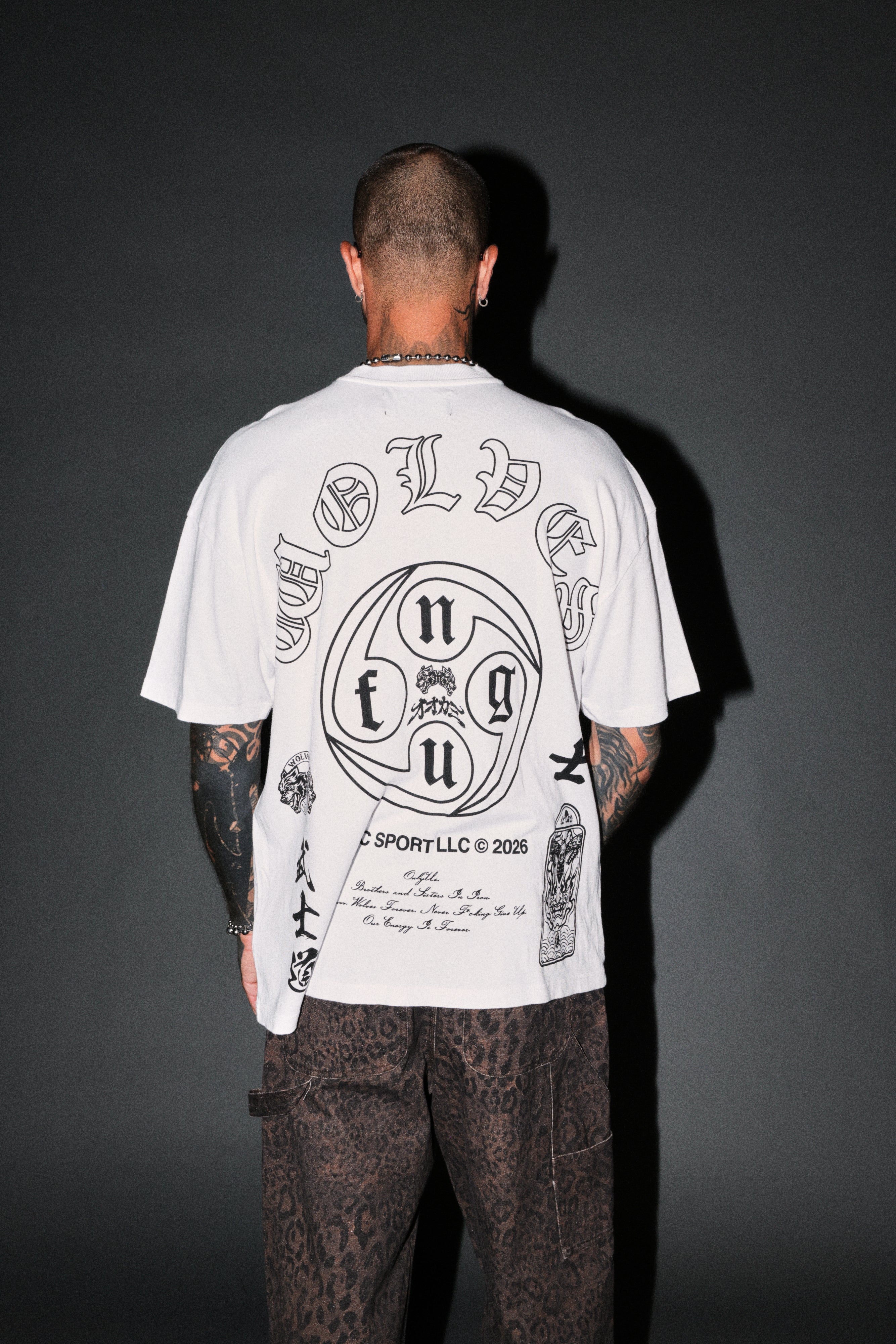 Kazoku Okami Premium Oversized Tee in White — imagem 4