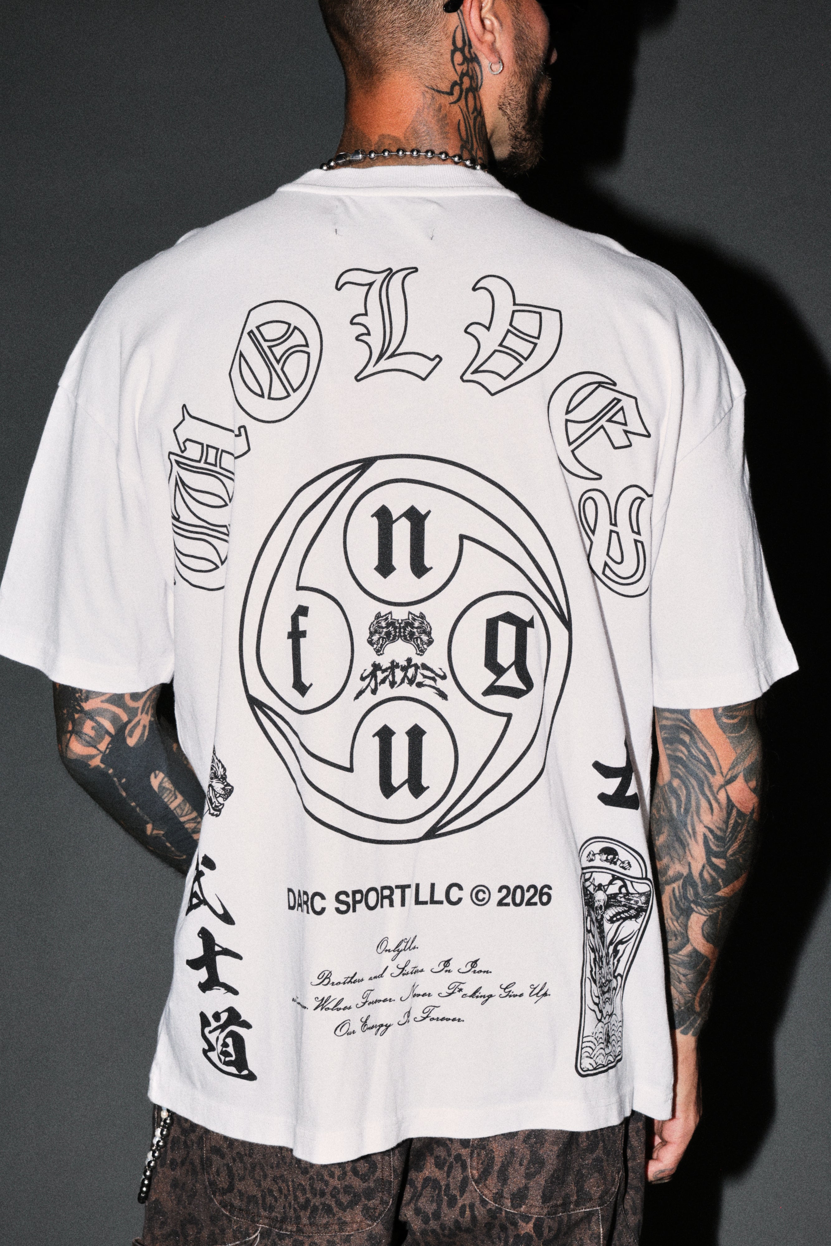 Kazoku Okami Premium Oversized Tee in White — imagem 8