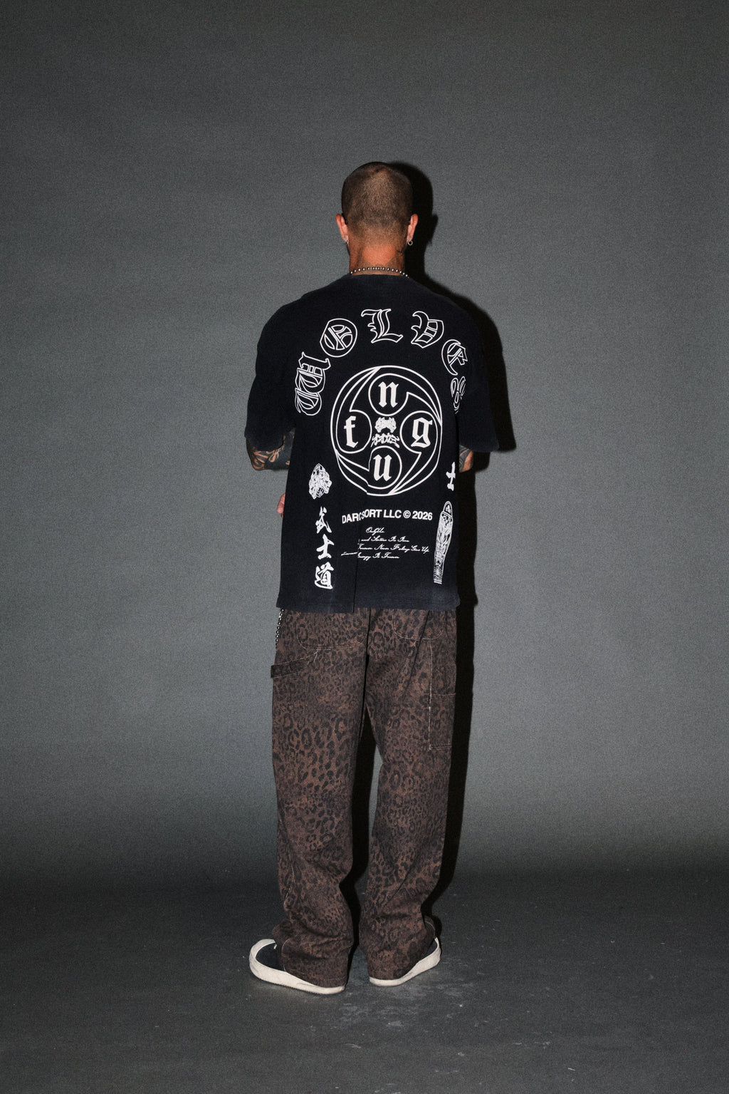Kazoku Okami Premium Oversized Tee in Black — imagem 6