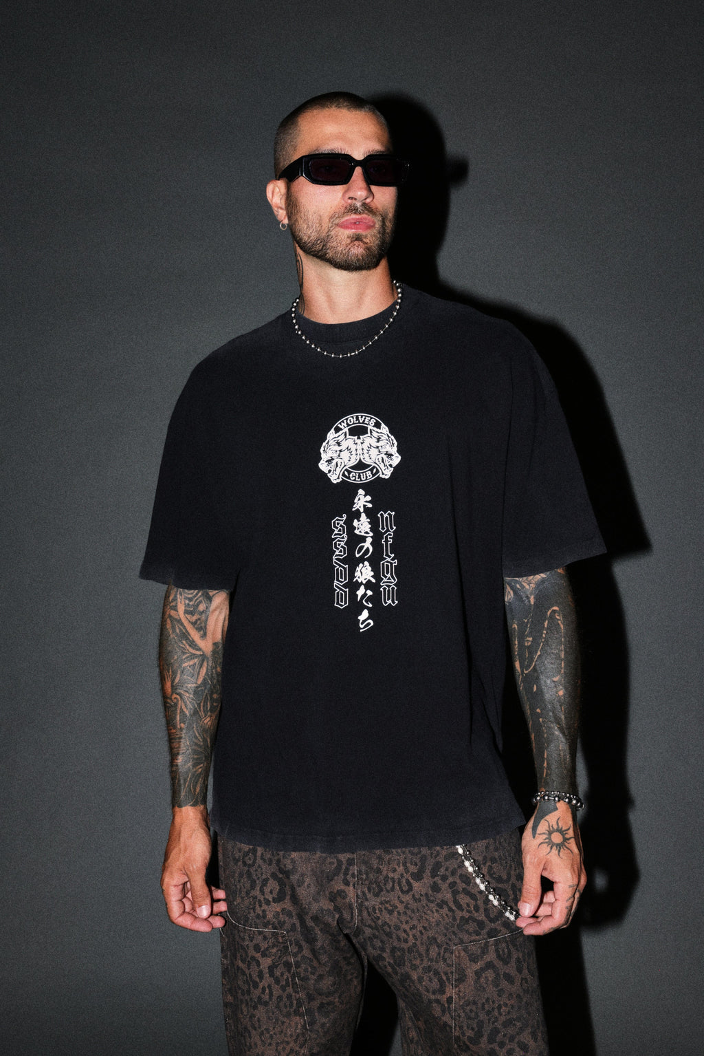 Kazoku Okami Premium Oversized Tee in Black — imagem 2