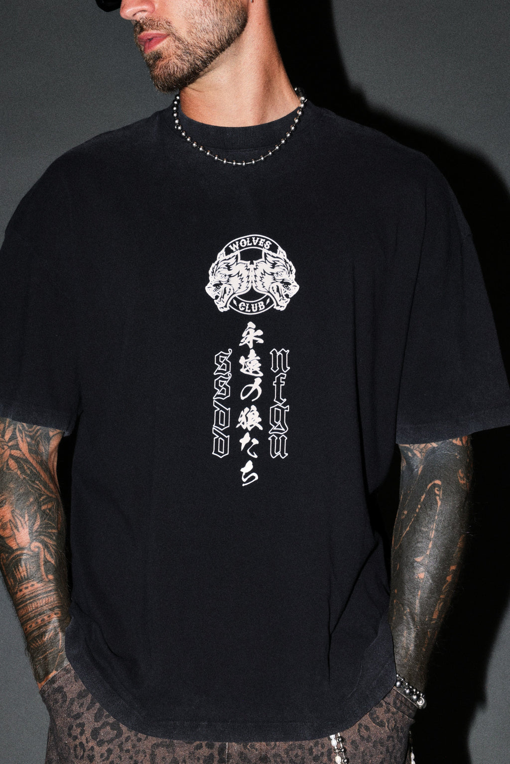 Kazoku Okami Premium Oversized Tee in Black — imagem 7