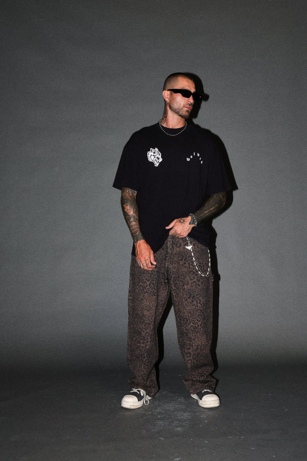 Shao Kahn Premium Oversized Tee in Black — imagem 5