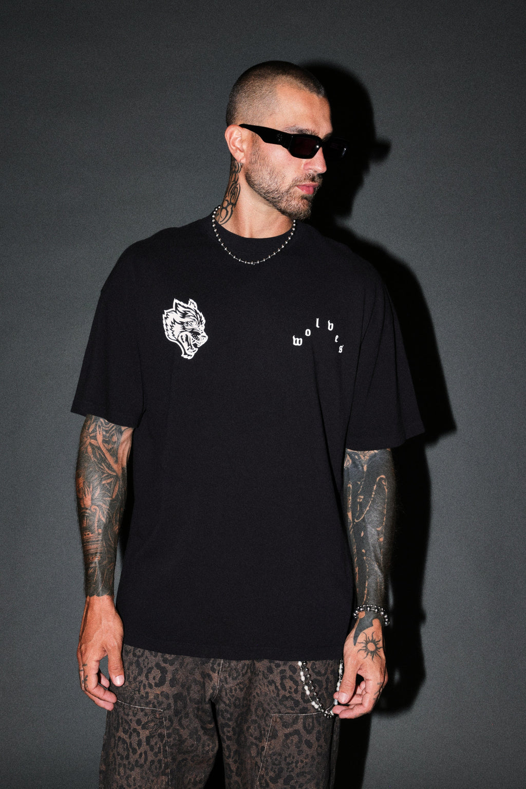 Shao Kahn Premium Oversized Tee in Black — imagem 2