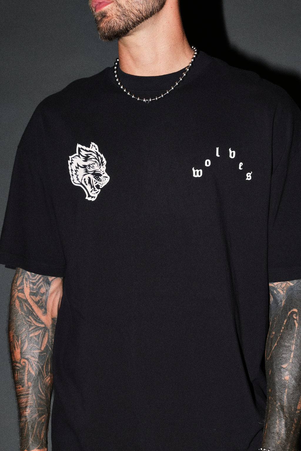 Shao Kahn Premium Oversized Tee in Black — imagem 7