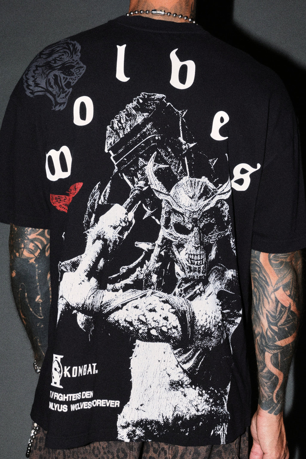 Shao Kahn Premium Oversized Tee in Black — imagem 8