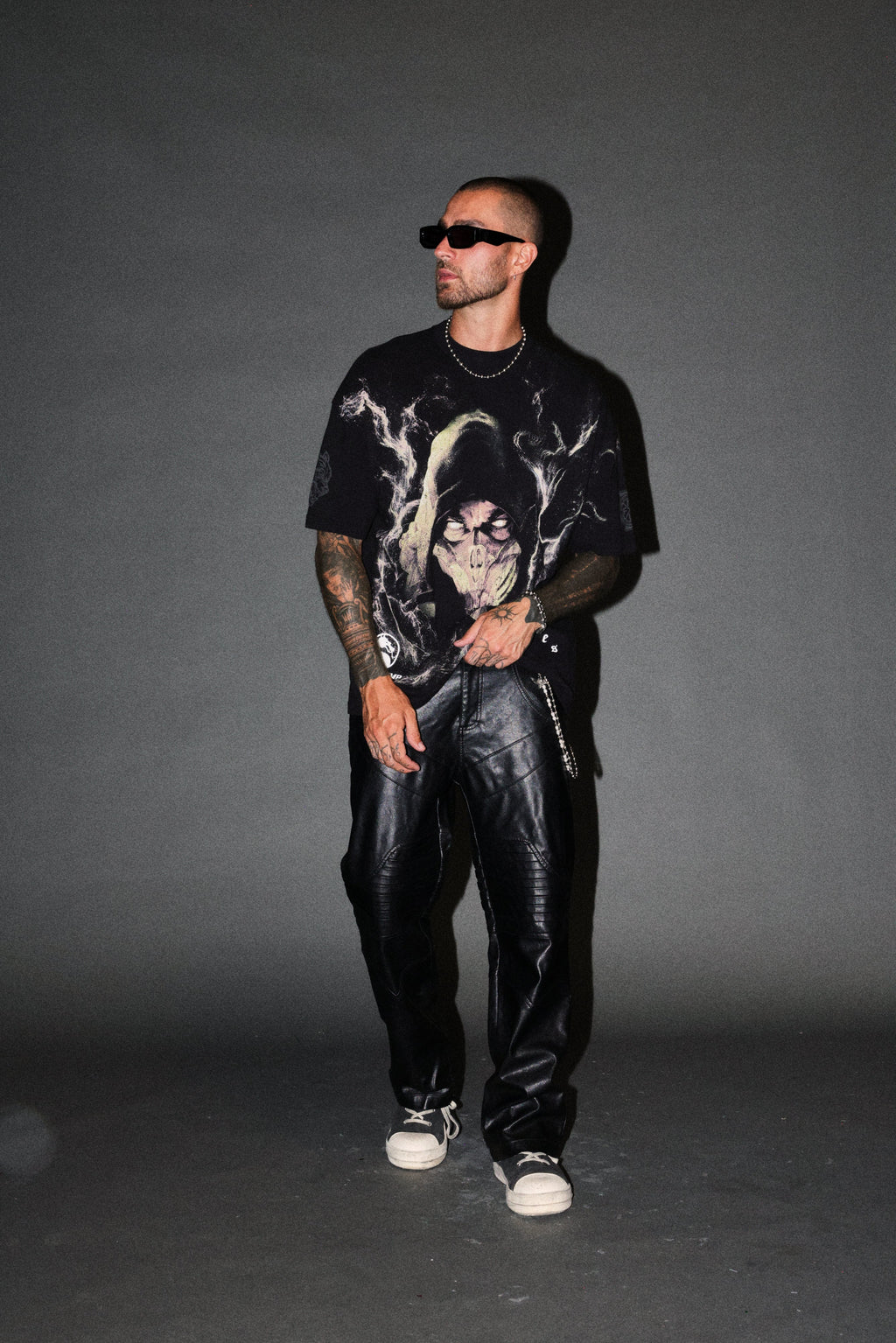 Scorpion Fire Premium Oversized Tee in Black — imagem 5