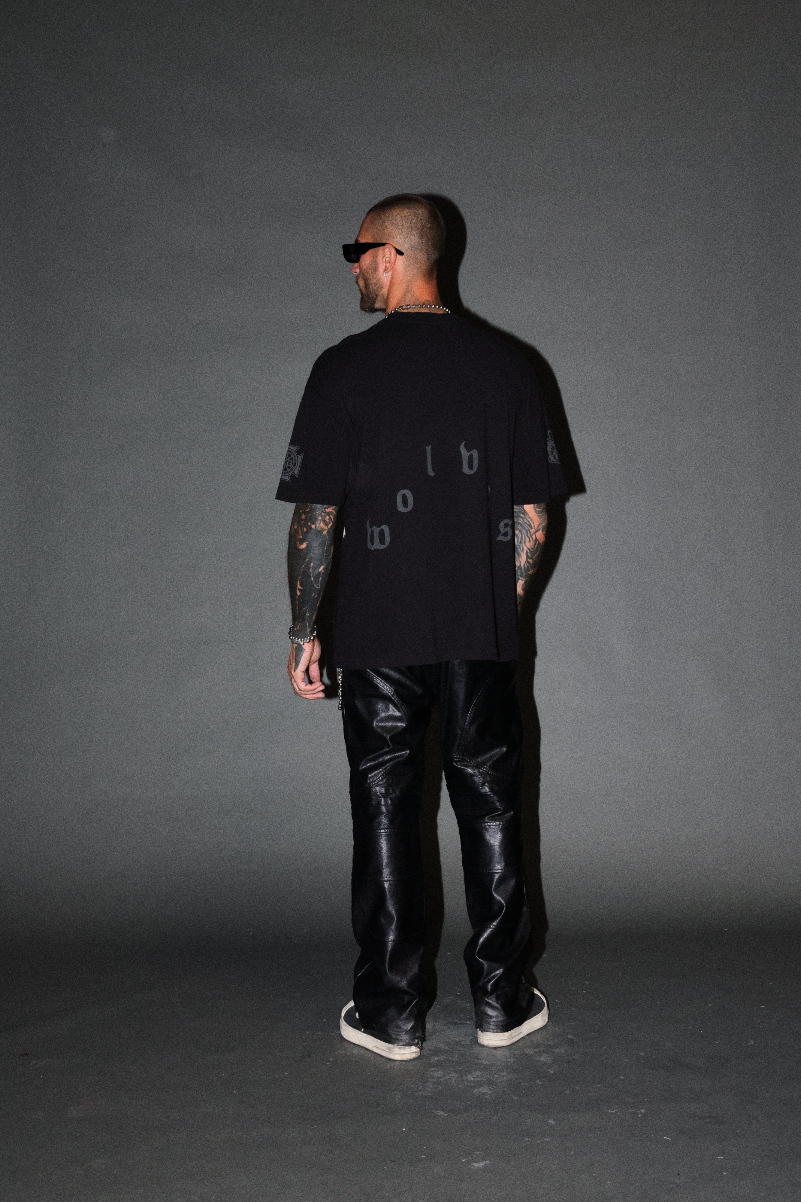 Scorpion Fire Premium Oversized Tee in Black — imagem 6