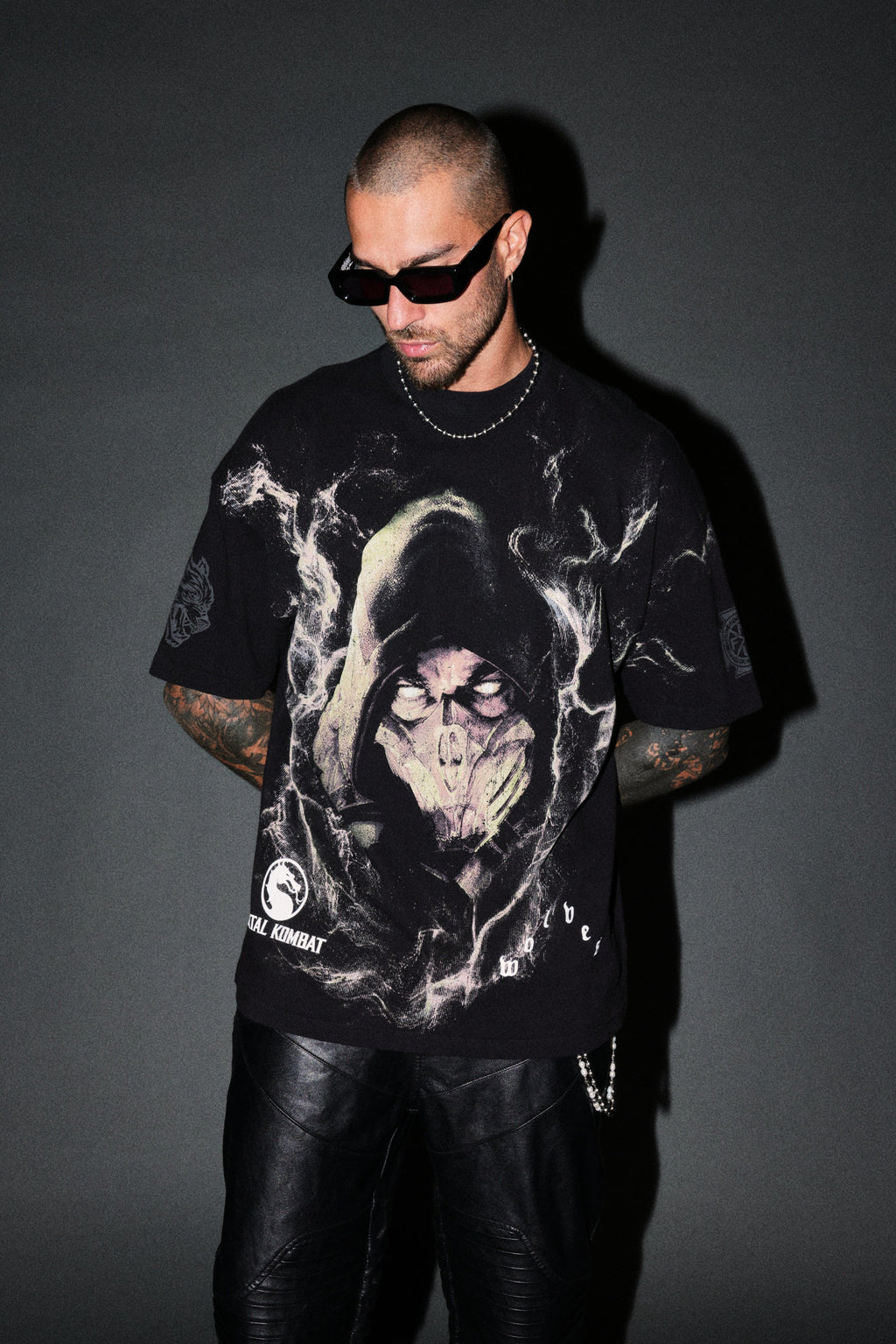 Scorpion Fire Premium Oversized Tee in Black — imagem 4