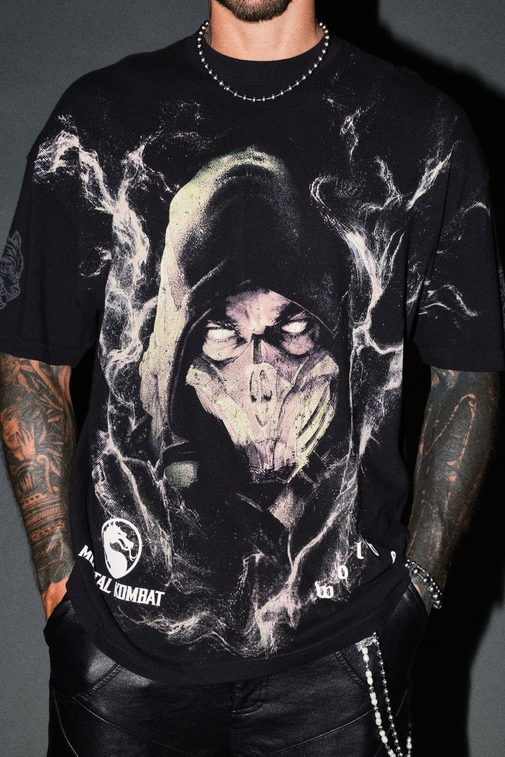 Scorpion Fire Premium Oversized Tee in Black — imagem 7