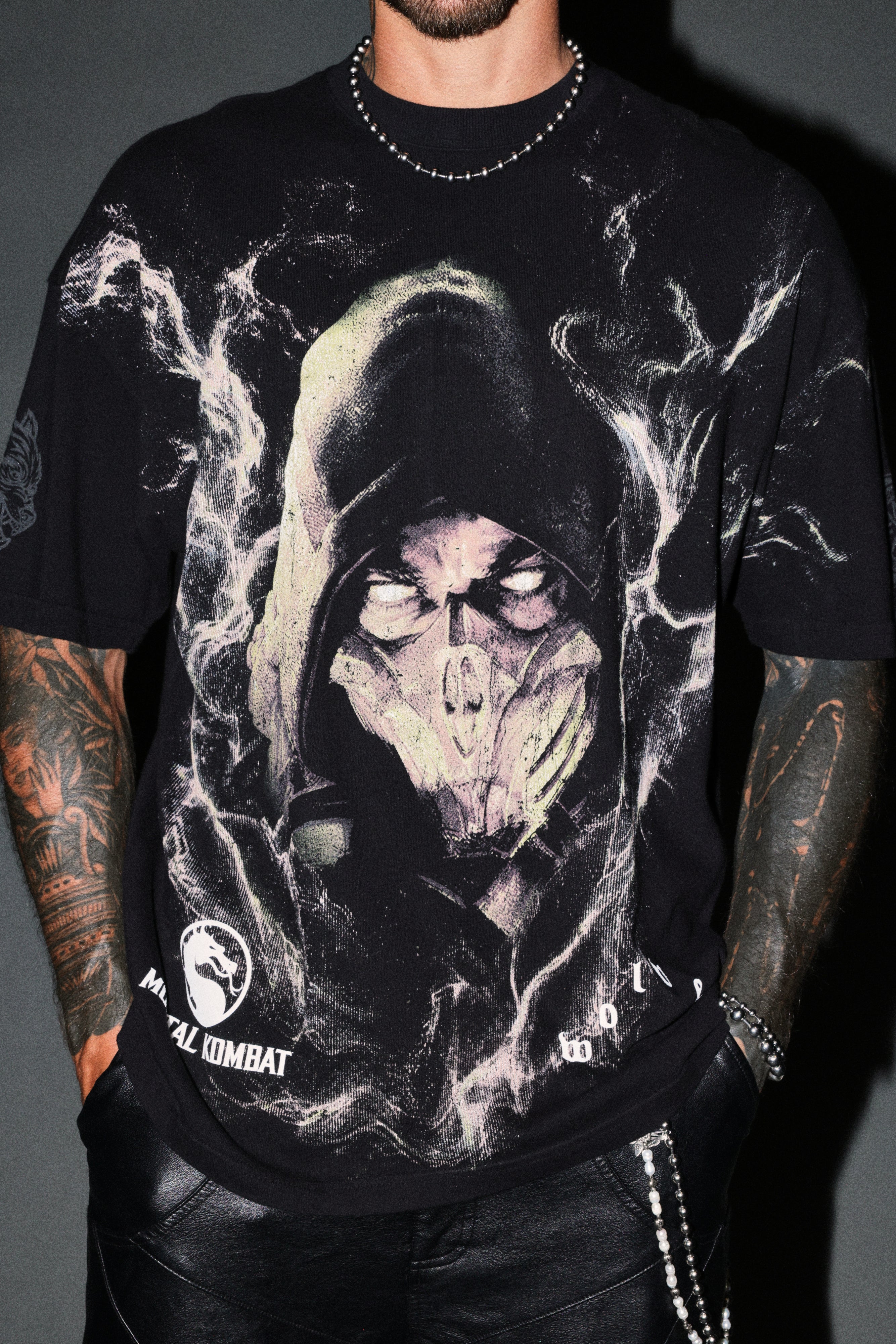 Scorpion Fire Premium Oversized Tee in Black — imagem 7