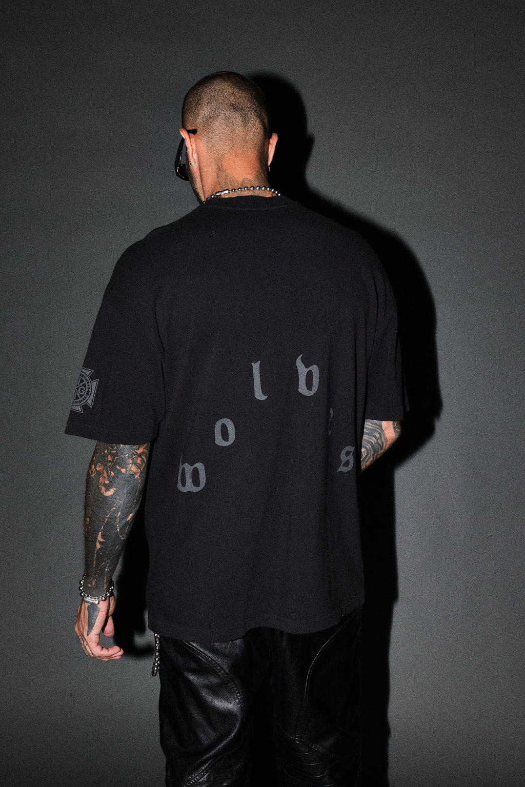 Scorpion Fire Premium Oversized Tee in Black — imagem 2