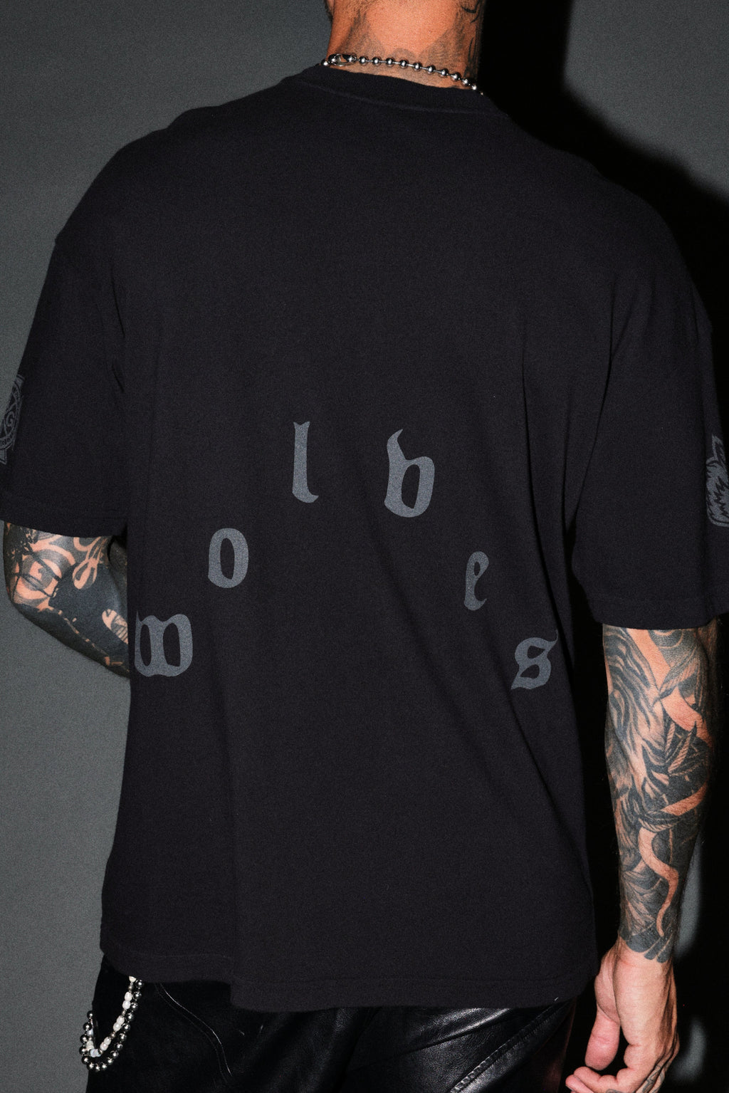 Scorpion Fire Premium Oversized Tee in Black — imagem 8
