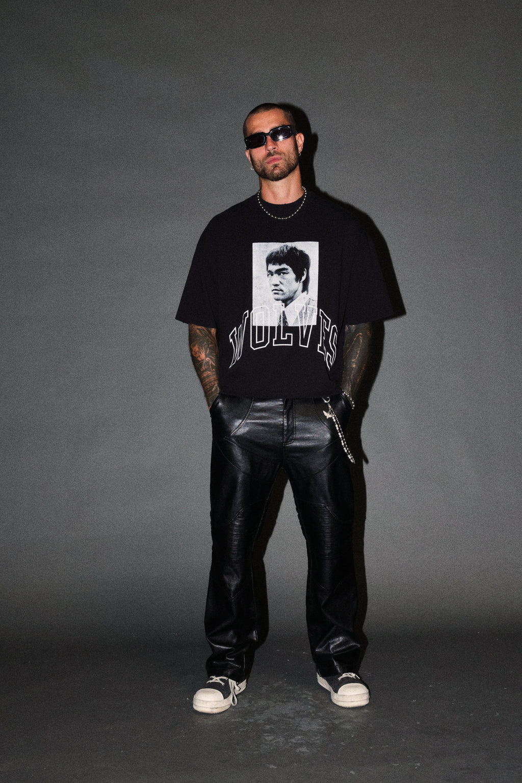 Bruce Lee Forever Distressed Grunge Box Cut Tee V2 in Black — imagem 5