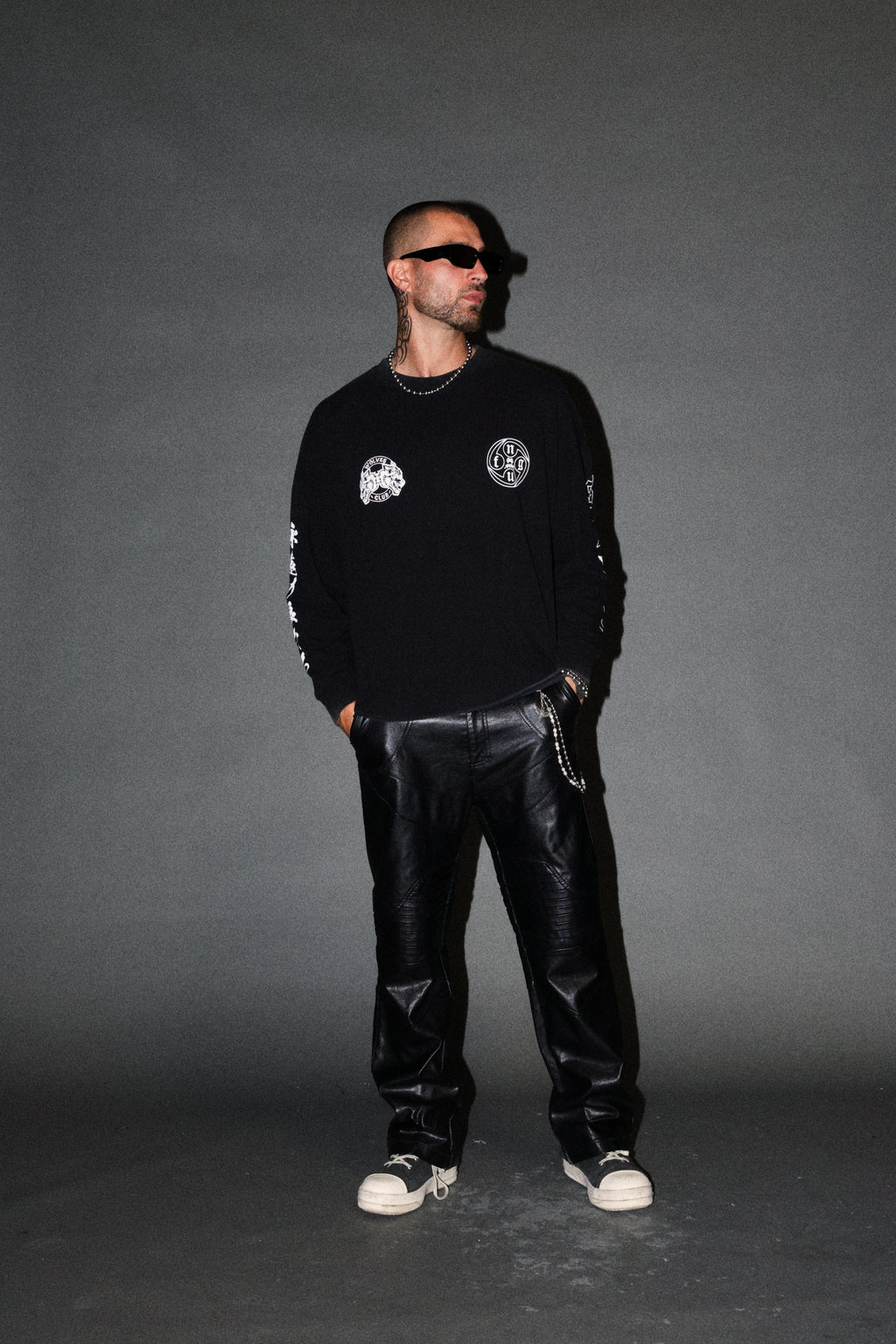 Kazoku Okami Premium Box Cut Ls Tee in Black — imagem 5