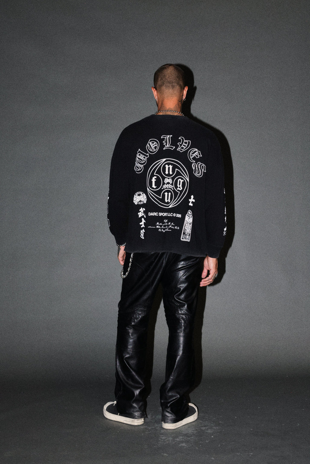 Kazoku Okami Premium Box Cut Ls Tee in Black — imagem 6