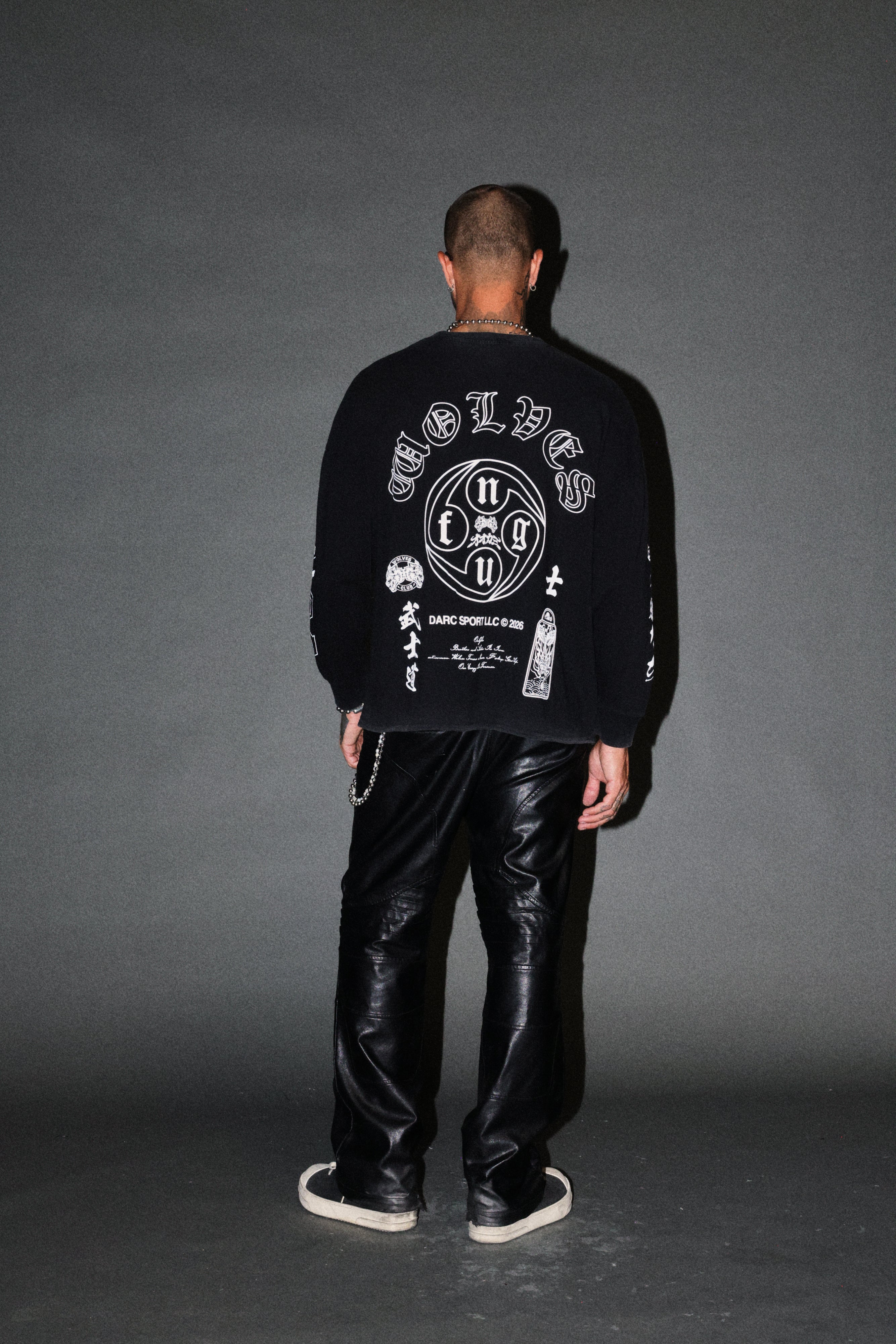 Kazoku Okami Premium Box Cut Ls Tee in Black — imagem 6