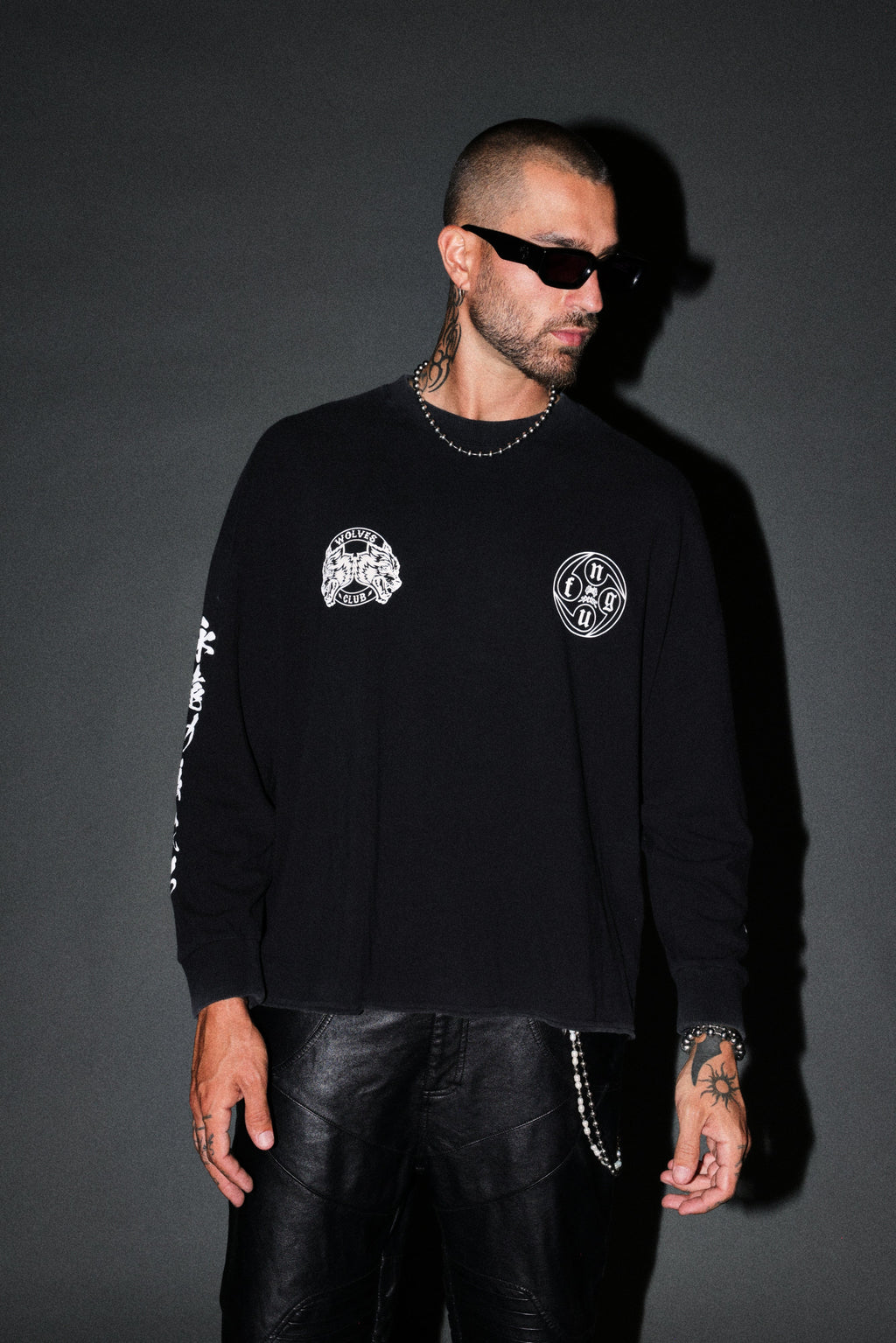 Kazoku Okami Premium Box Cut Ls Tee in Black — imagem 2