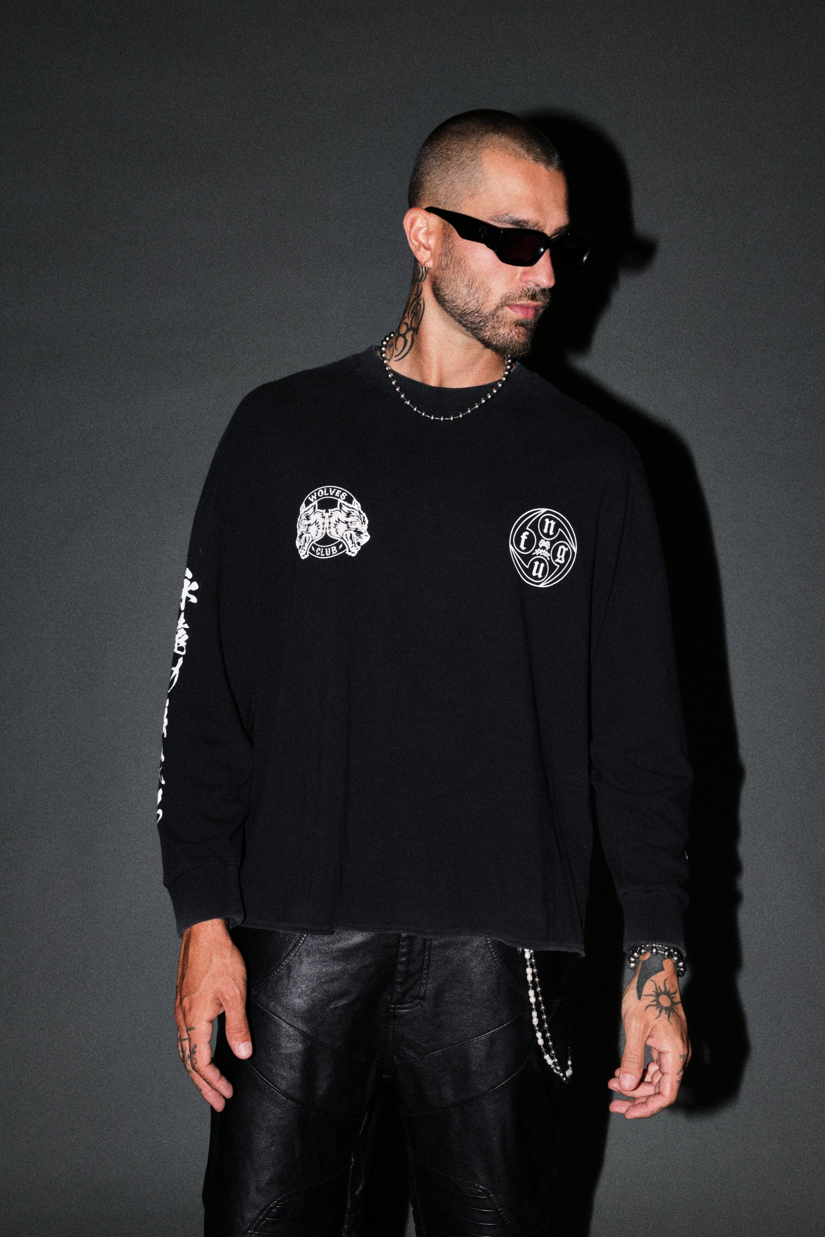 Kazoku Okami Premium Box Cut Ls Tee in Black — imagem 2
