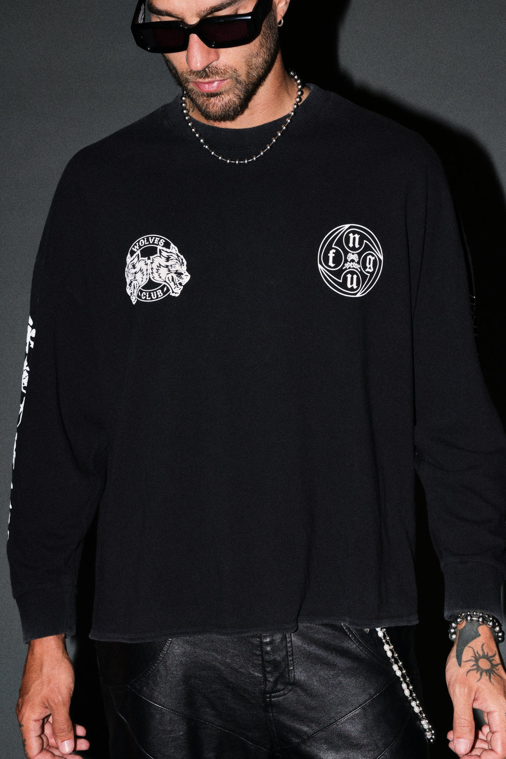 Kazoku Okami Premium Box Cut Ls Tee in Black — imagem 7