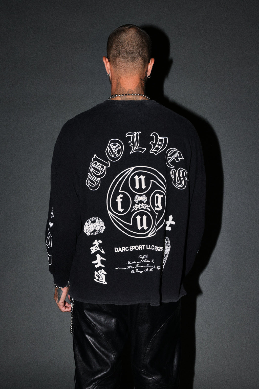Kazoku Okami Premium Box Cut Ls Tee in Black — imagem 4