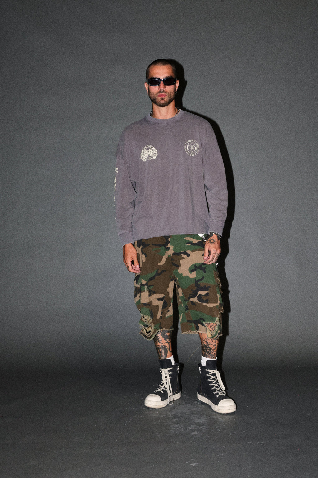 Kazoku Okami Premium Box Cut Ls Tee in Slate Gray — imagem 5