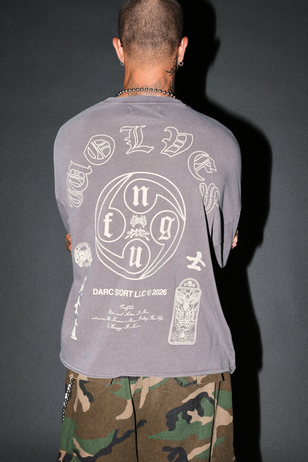 Kazoku Okami Premium Box Cut Ls Tee in Slate Gray — imagem 8