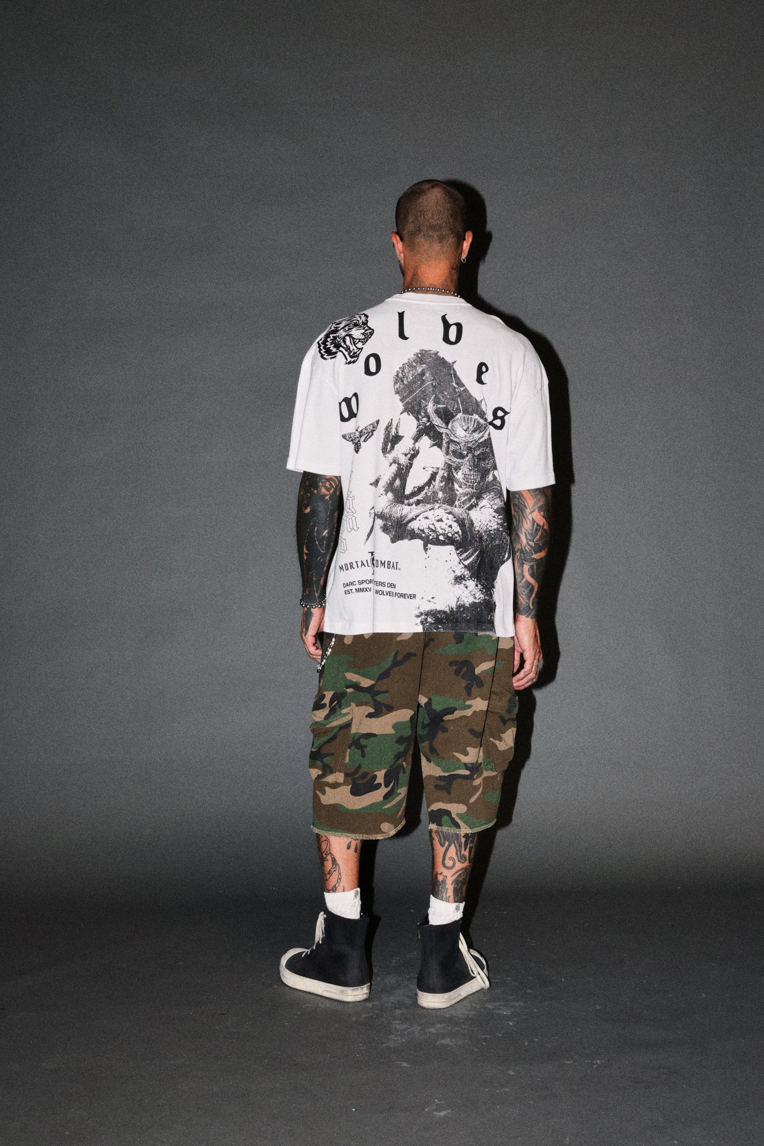 Shao Kahn Premium Oversized Tee in White — imagem 6