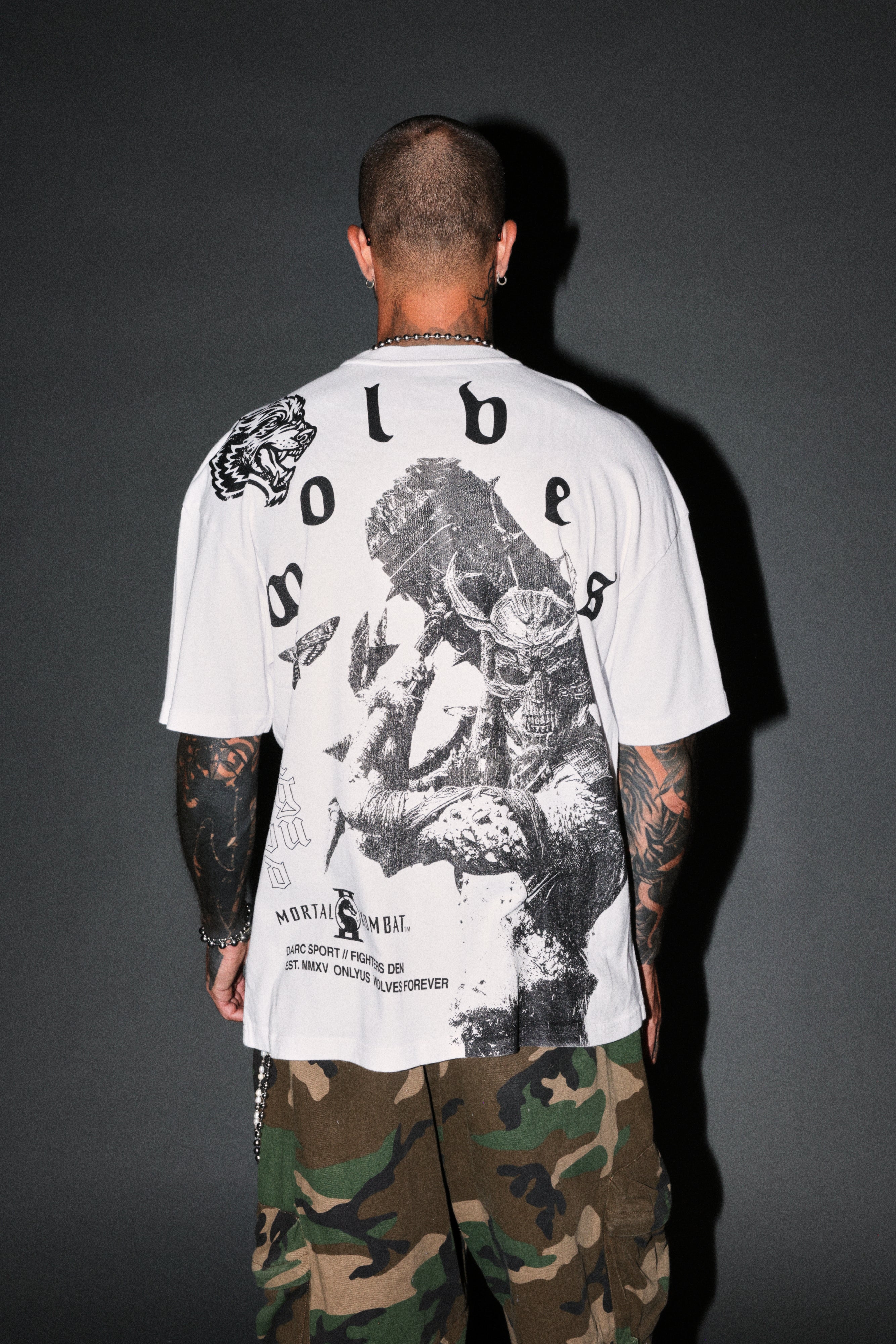 Shao Kahn Premium Oversized Tee in White — imagem 4