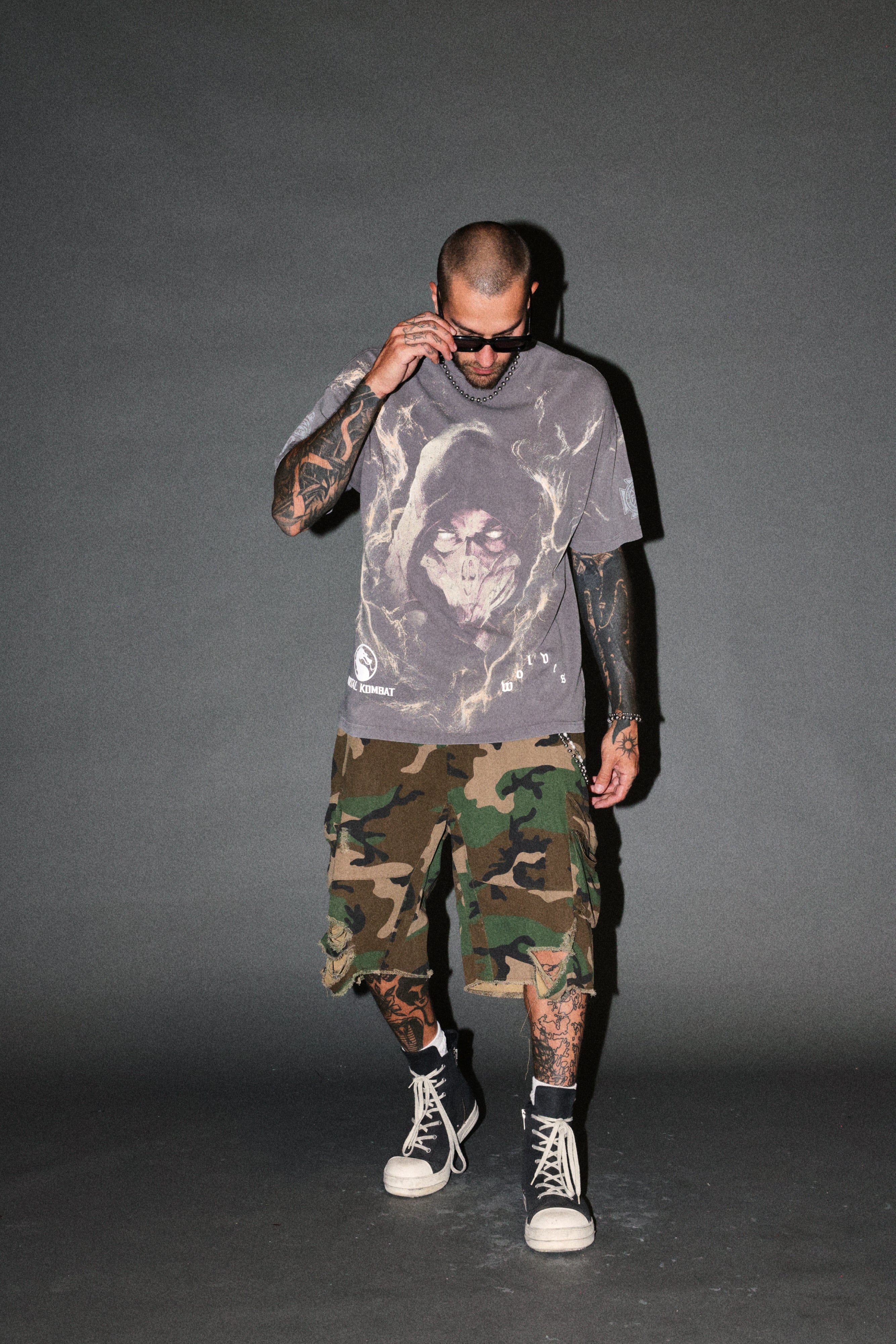 Scorpion Fire Premium Oversized Tee in Slate Gray — imagem 5