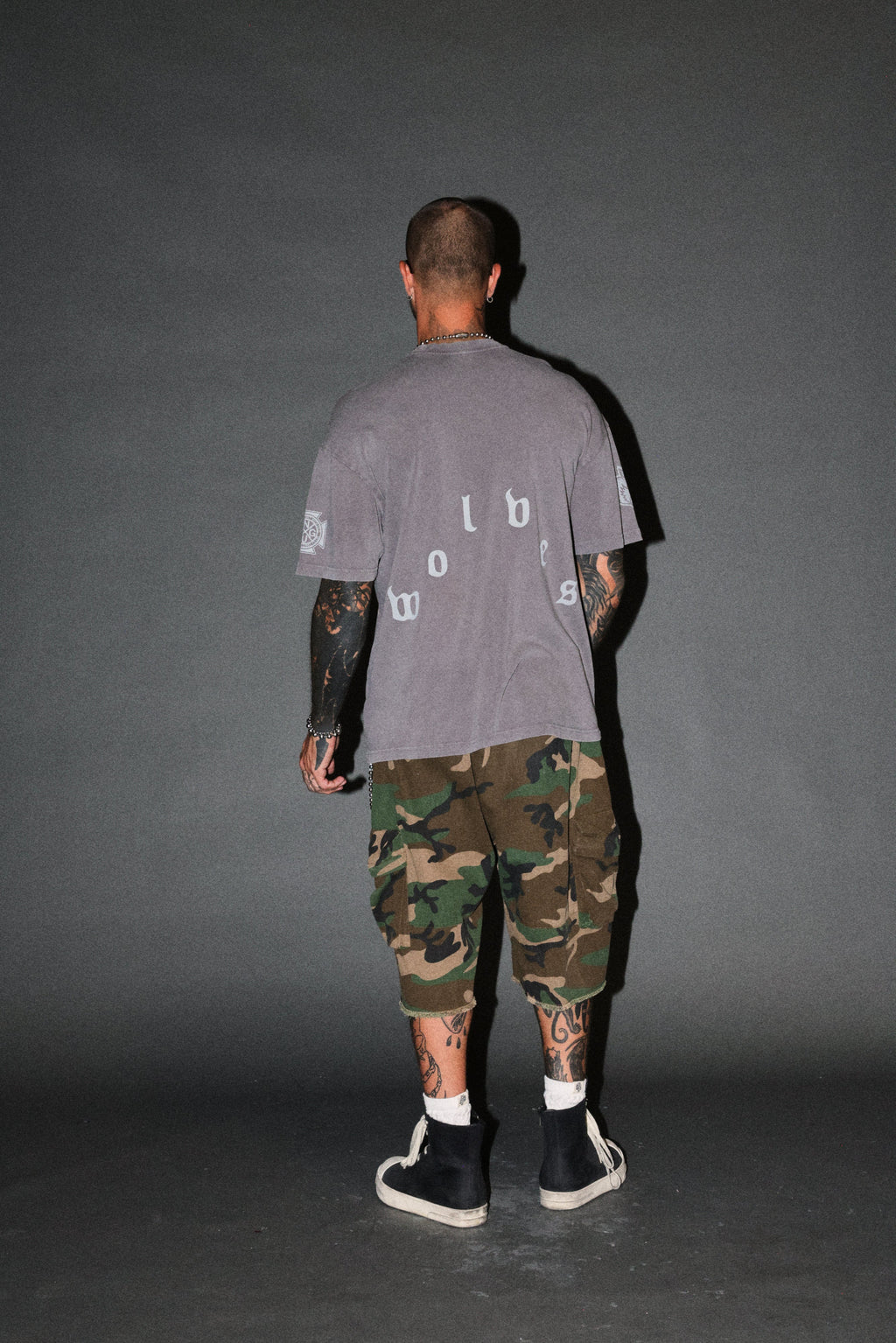Scorpion Fire Premium Oversized Tee in Slate Gray — imagem 6