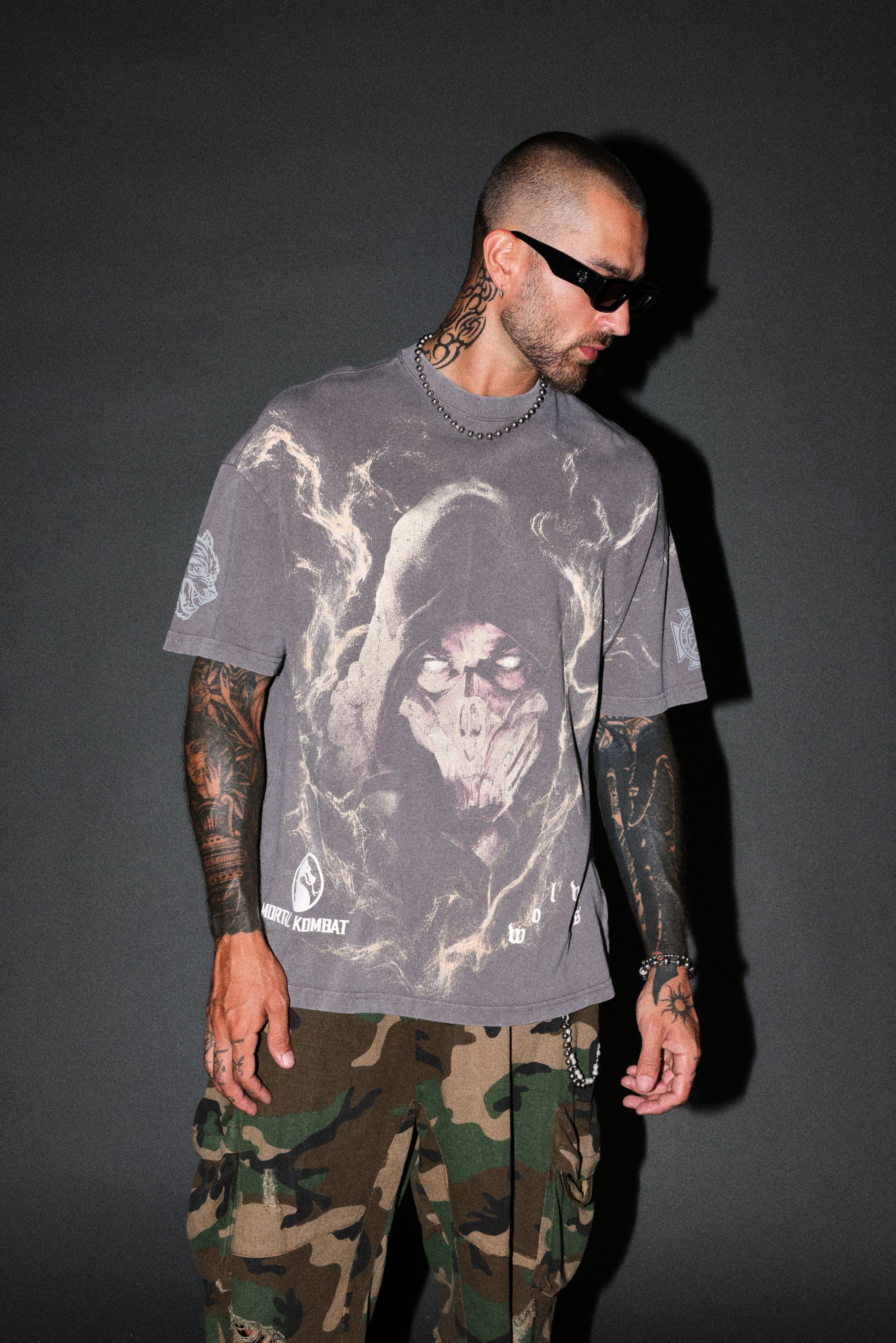 Scorpion Fire Premium Oversized Tee in Slate Gray — imagem 4