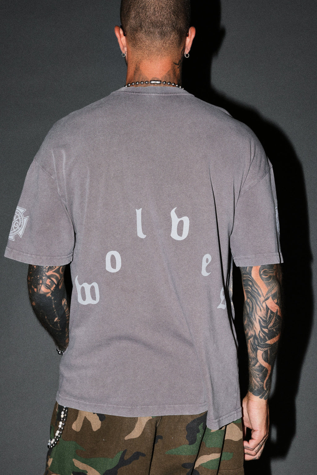 Scorpion Fire Premium Oversized Tee in Slate Gray — imagem 8