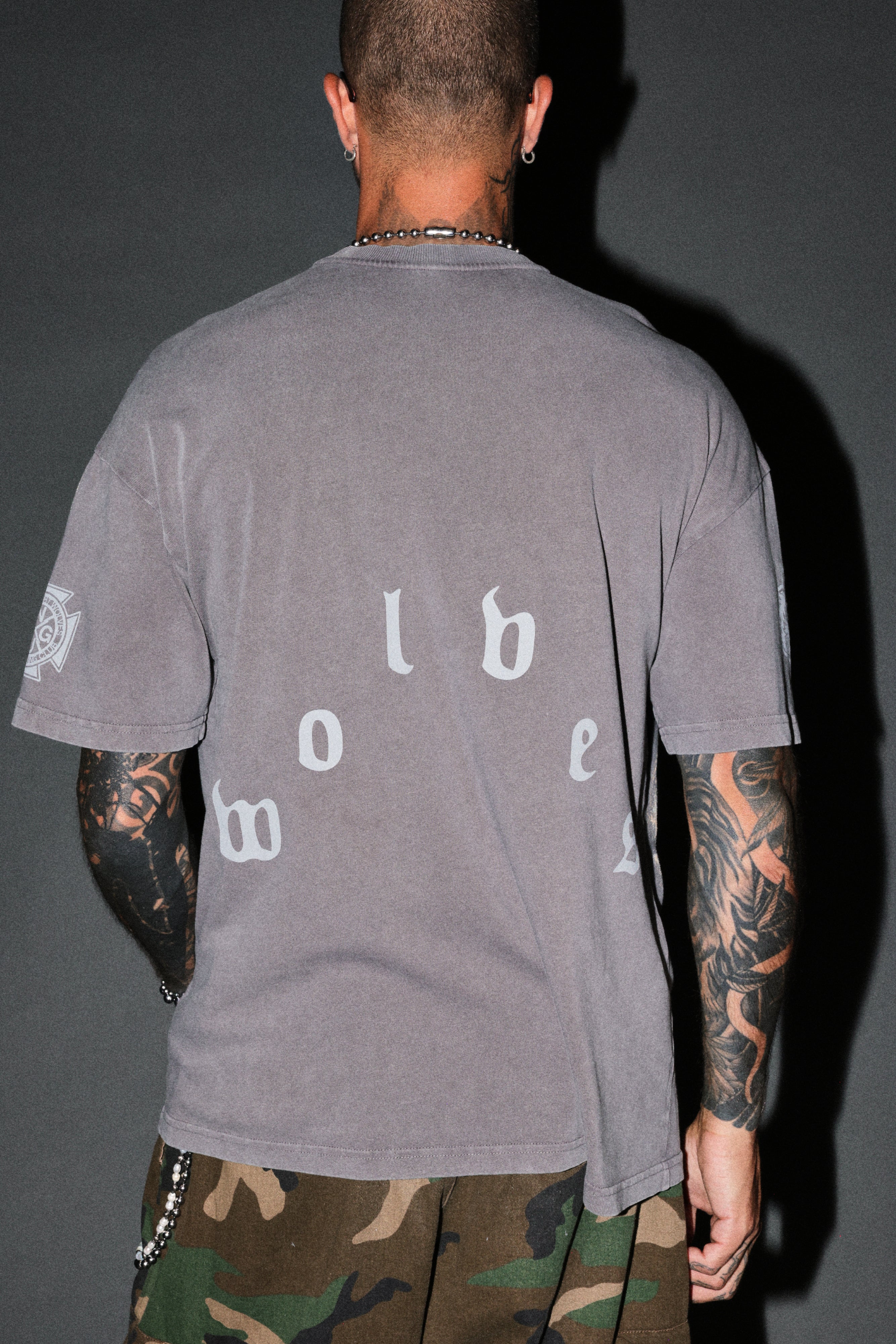 Scorpion Fire Premium Oversized Tee in Slate Gray — imagem 8