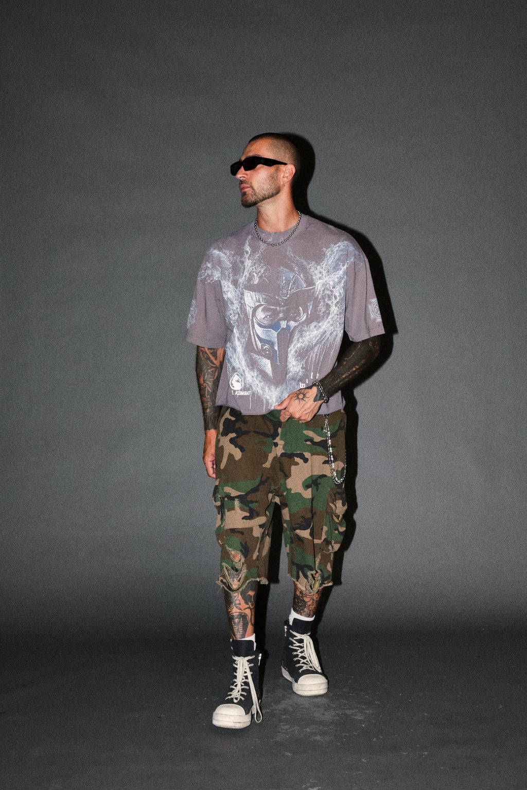 Sub-Zero Distressed Grunge Box Cut Tee V2 in Slate Gray — imagem 5