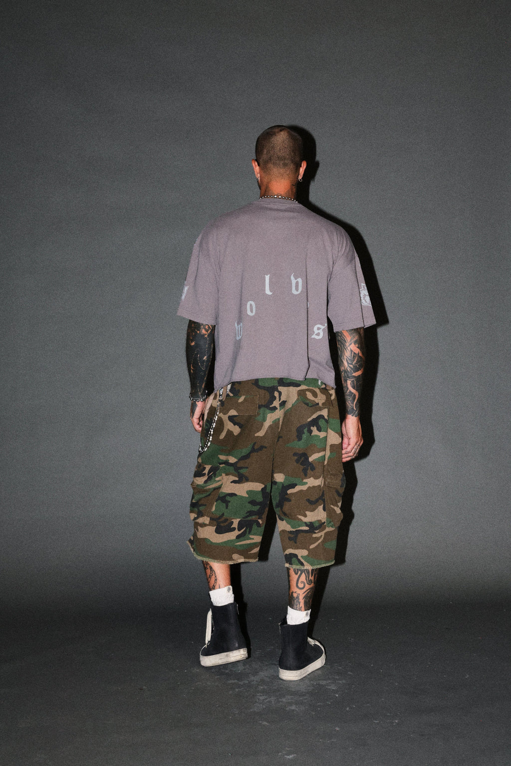 Sub-Zero Distressed Grunge Box Cut Tee V2 in Slate Gray — imagem 6