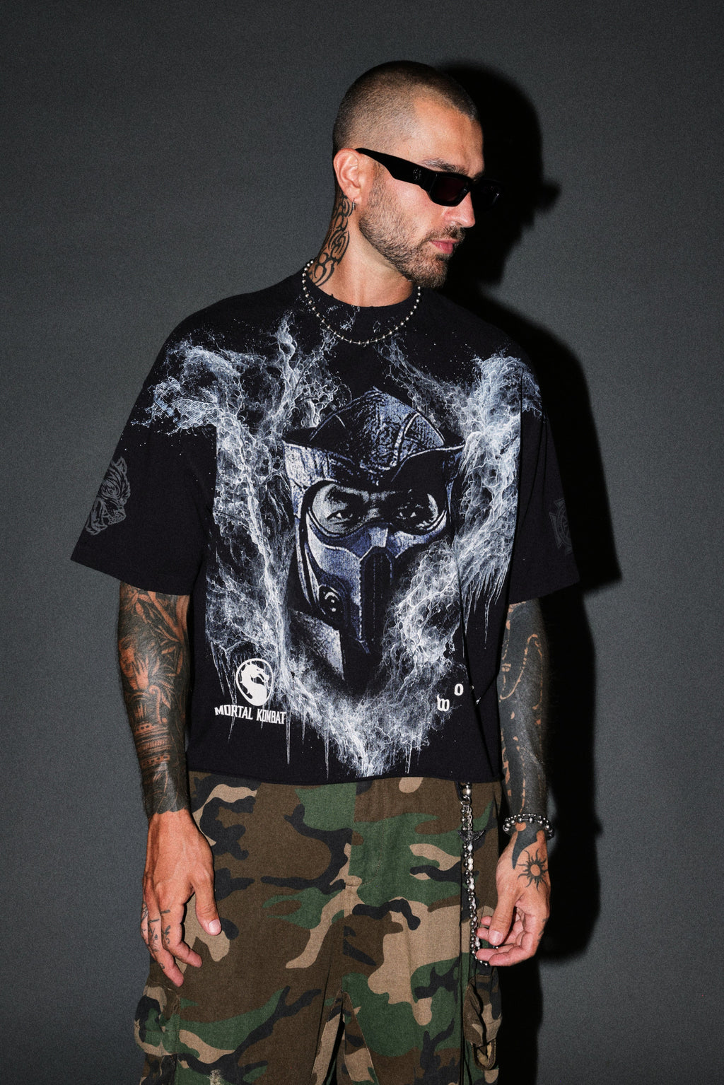 Sub-Zero Distressed Grunge Box Cut Tee V2 in Black — imagem 4