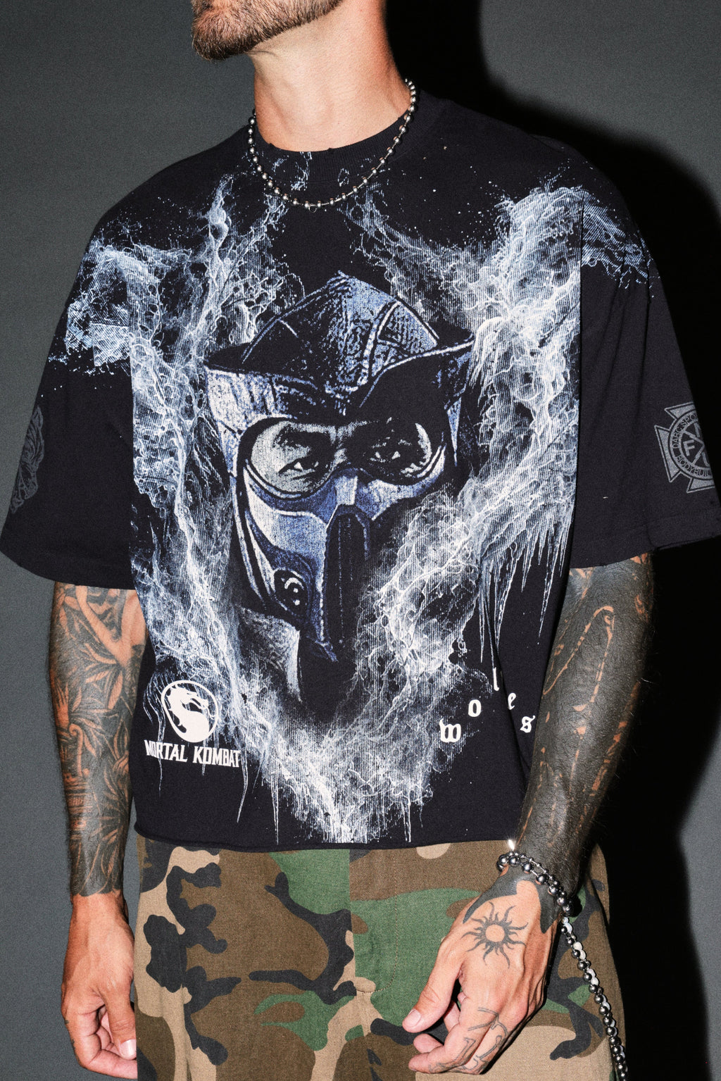 Sub-Zero Distressed Grunge Box Cut Tee V2 in Black — imagem 7