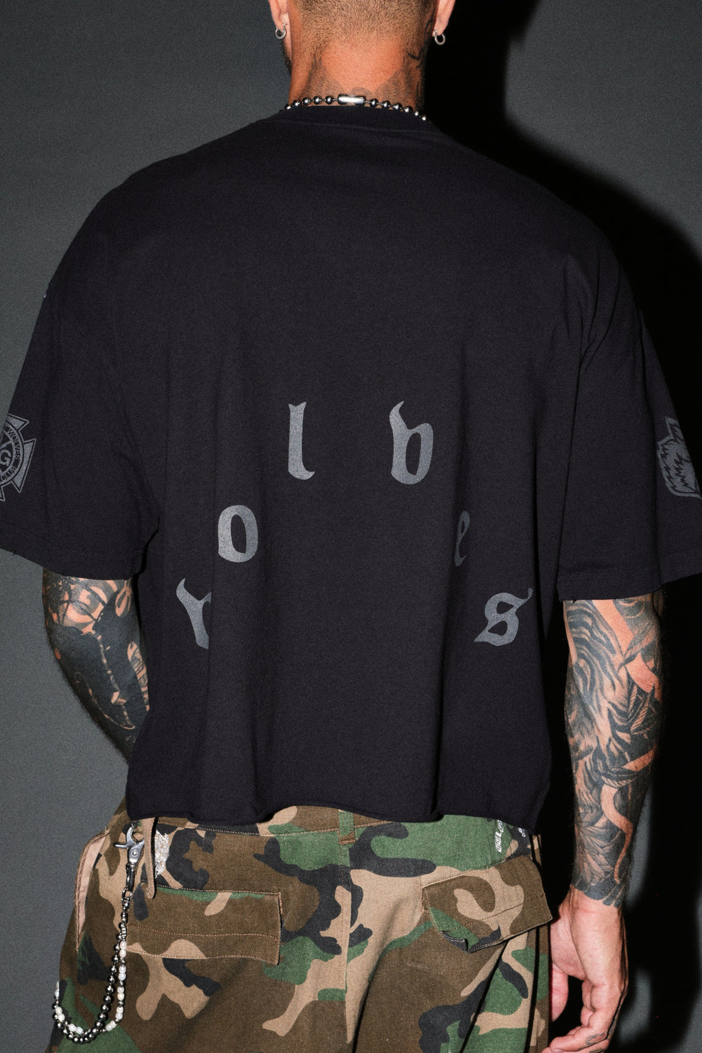 Sub-Zero Distressed Grunge Box Cut Tee V2 in Black — imagem 8