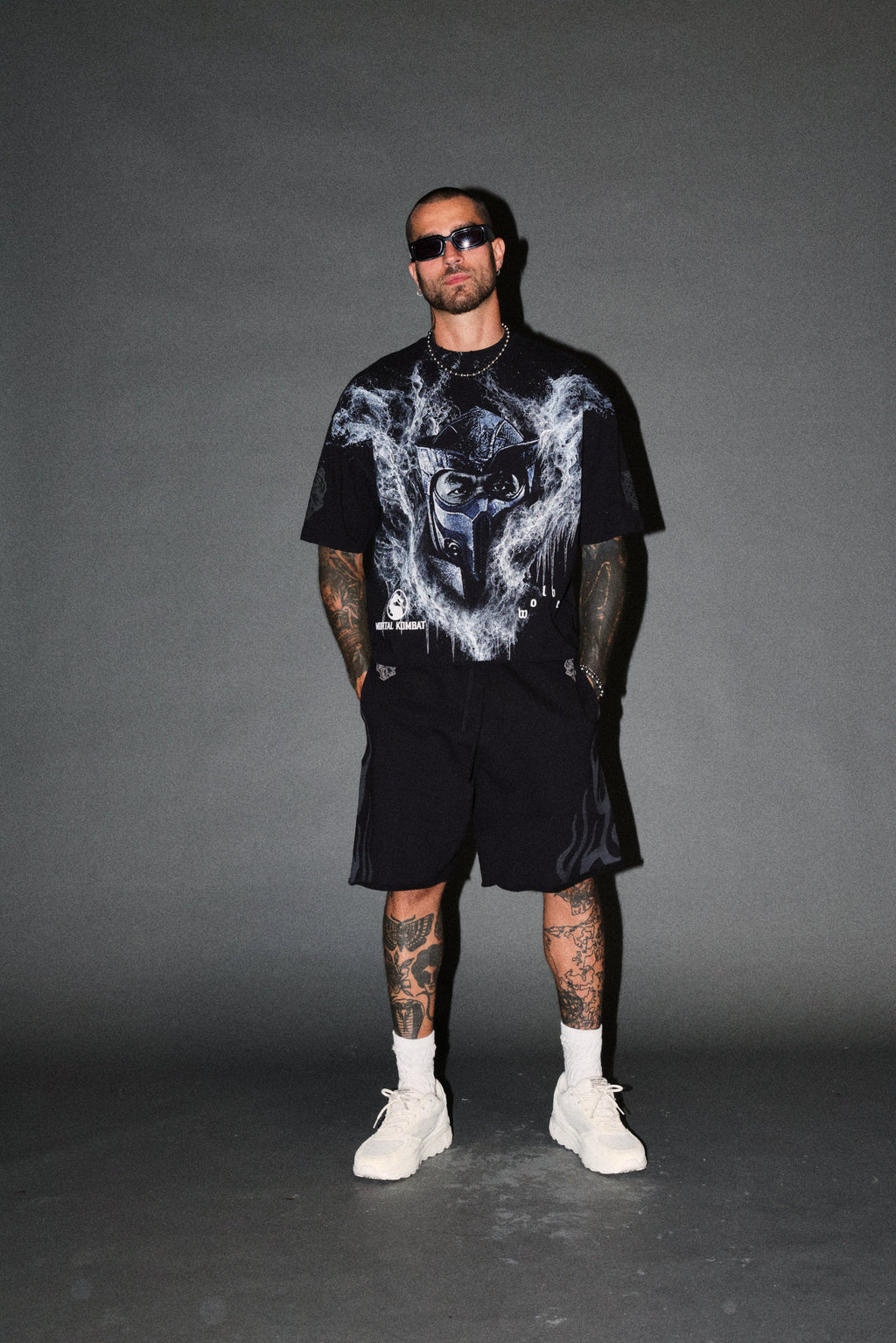 Fight Or Flight Grunge Oversized Raw Hem Post Lounge Sweat Shorts in Black — imagem 6