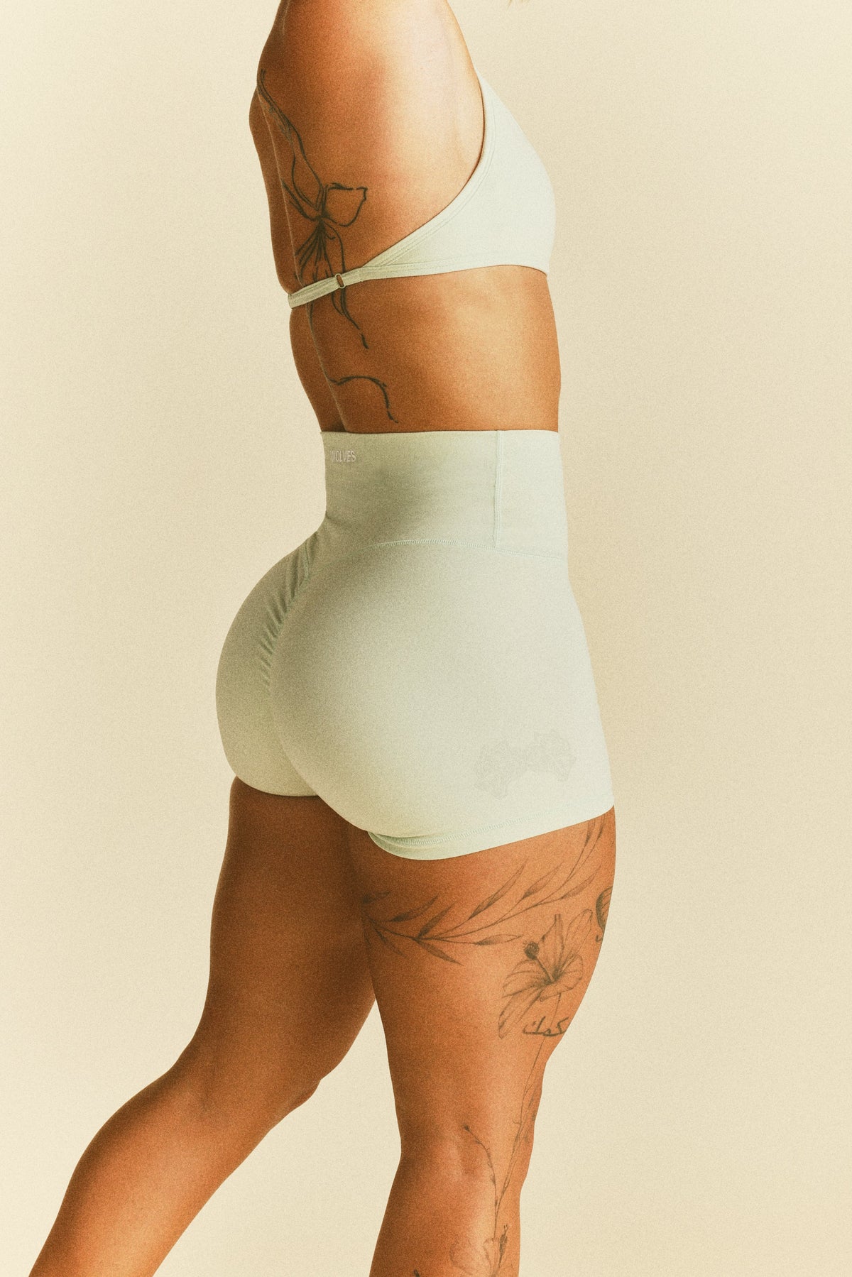 IYKYK Wolves "Emma" Energy Shorts in Honeydew — imagem 4